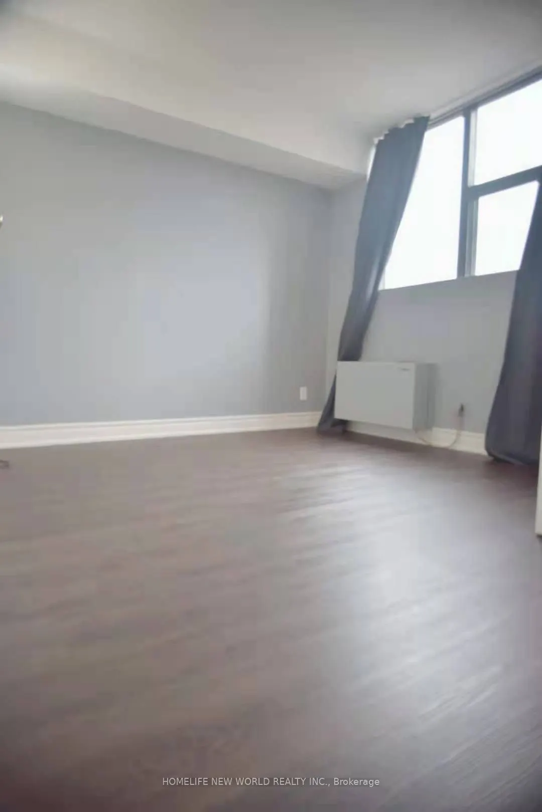 519 Dundas Street W, #401