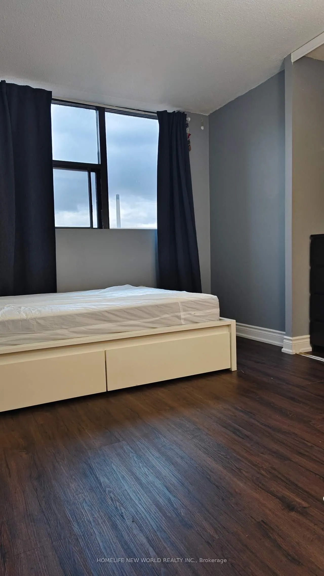 519 Dundas Street W, #401
