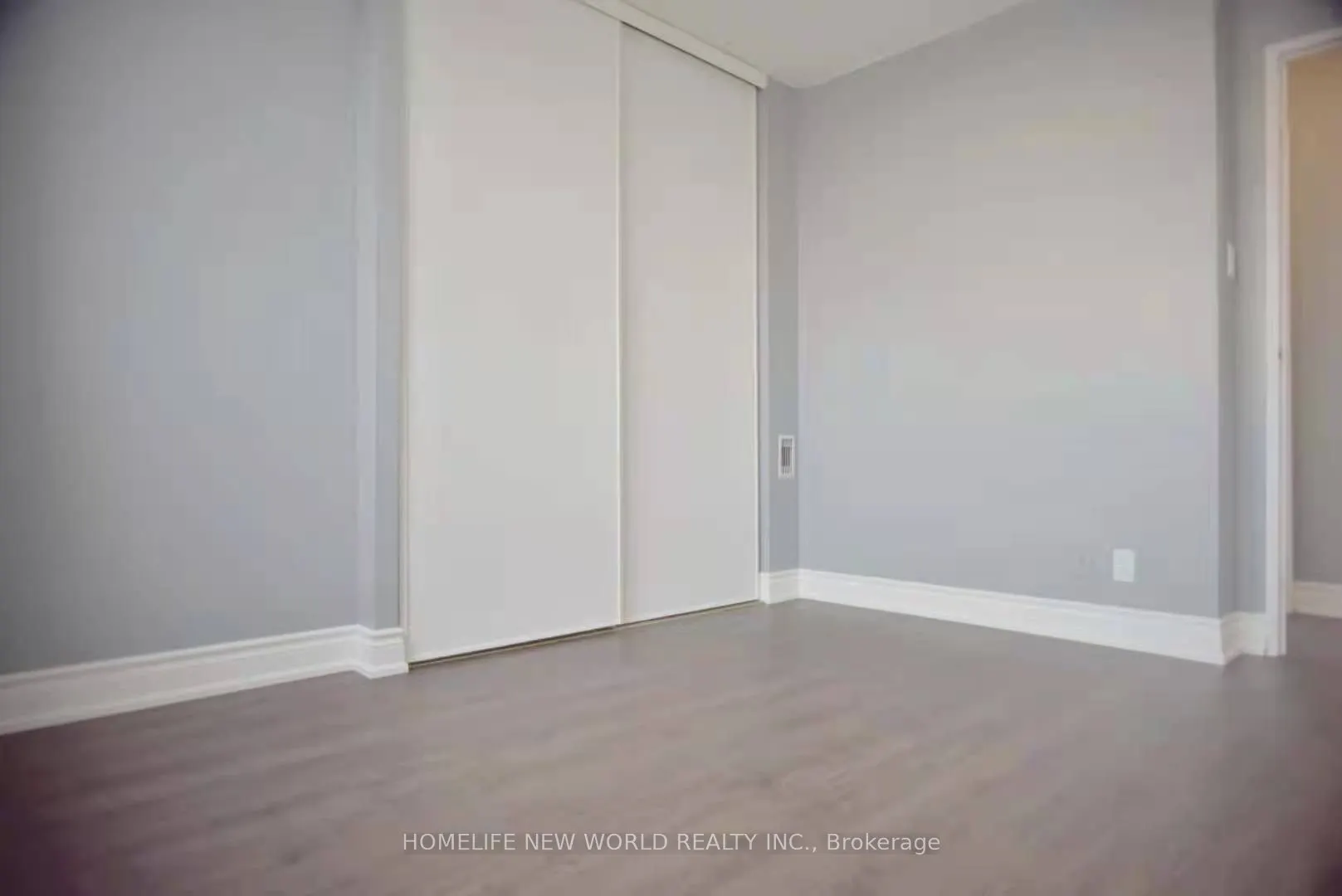 519 Dundas Street W, #401