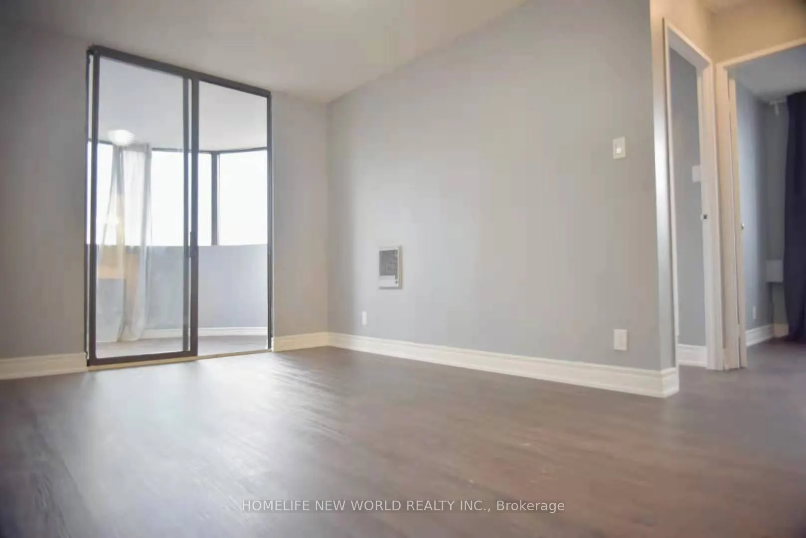 519 Dundas Street W, #401