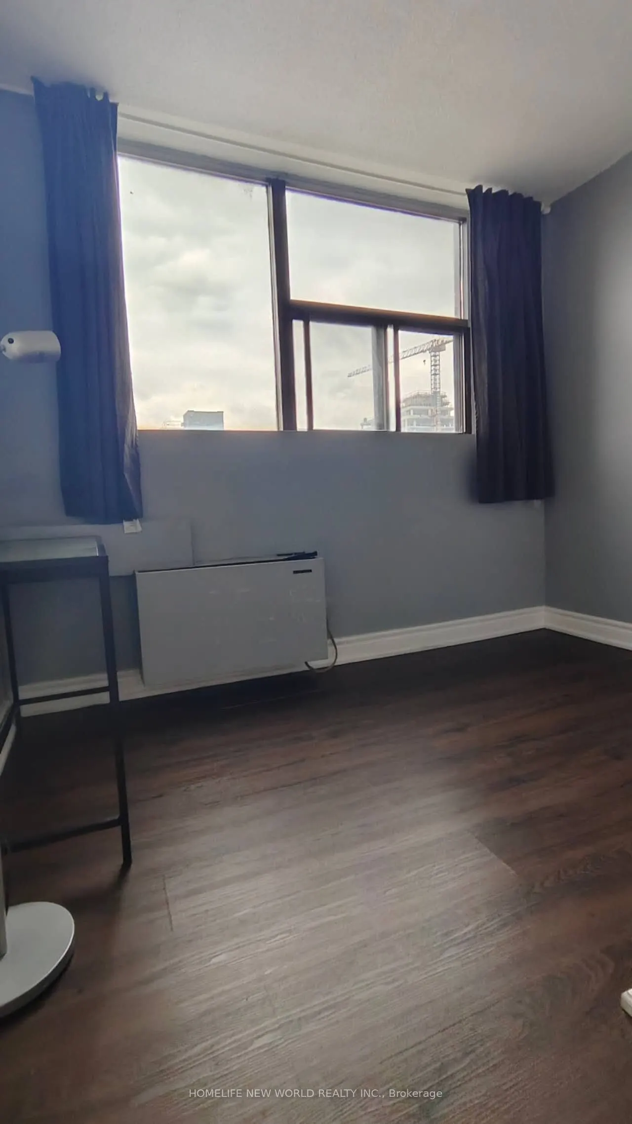 519 Dundas Street W, #401