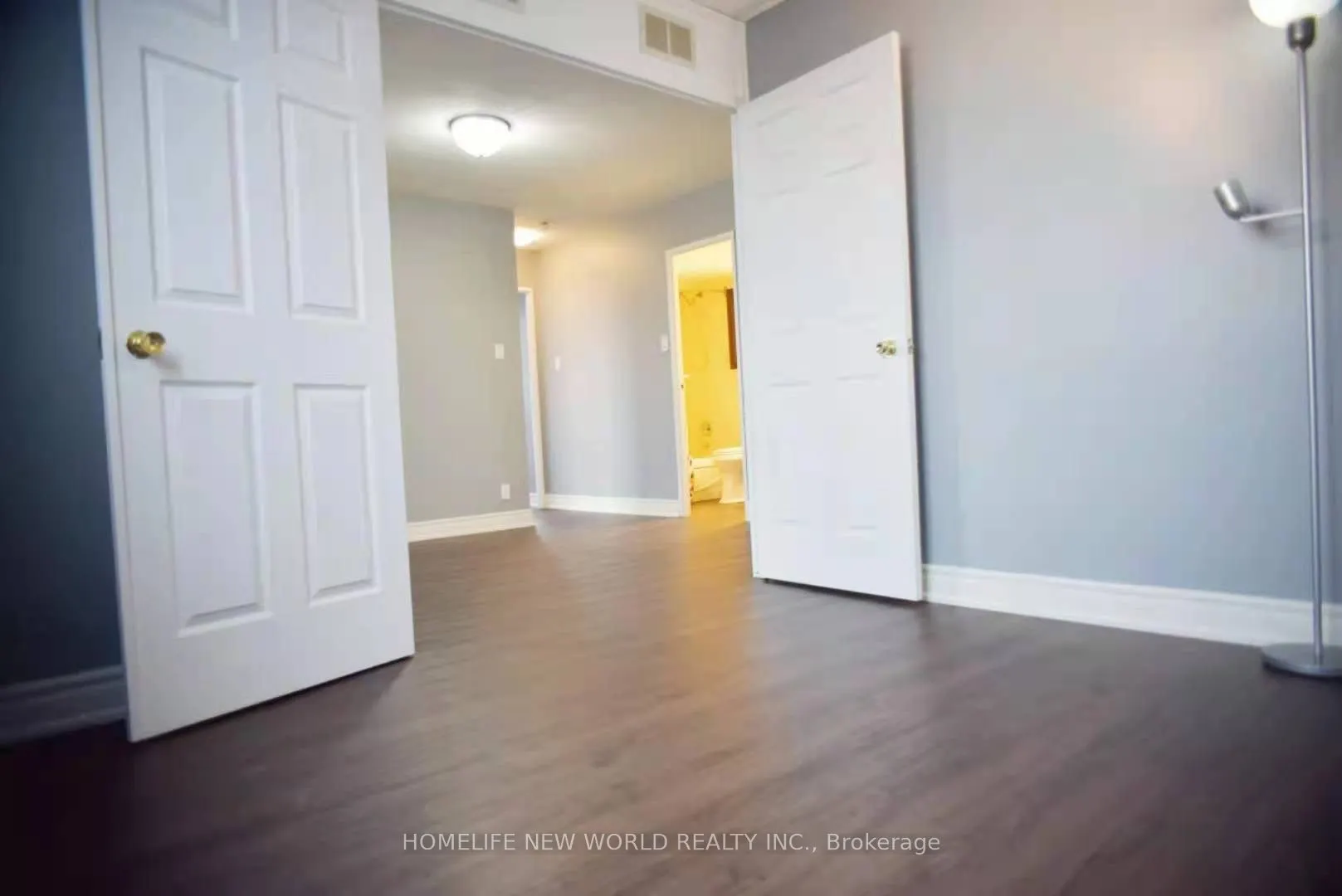 519 Dundas Street W, #401