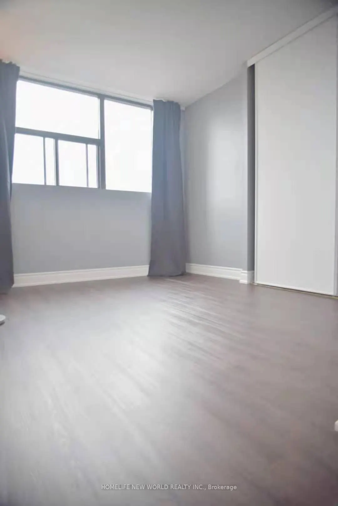519 Dundas Street W, #401