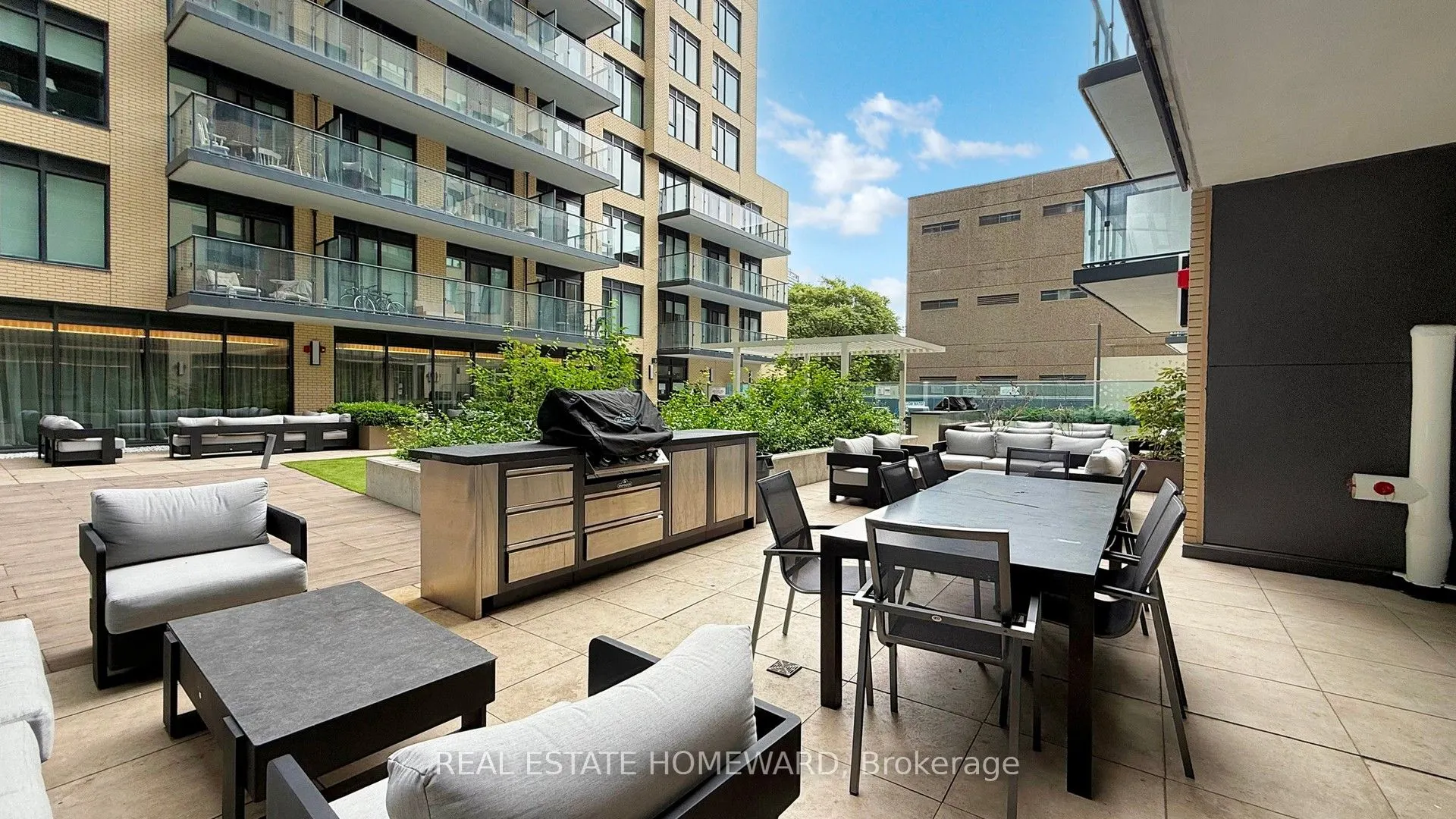 543 Richmond Street W, #208