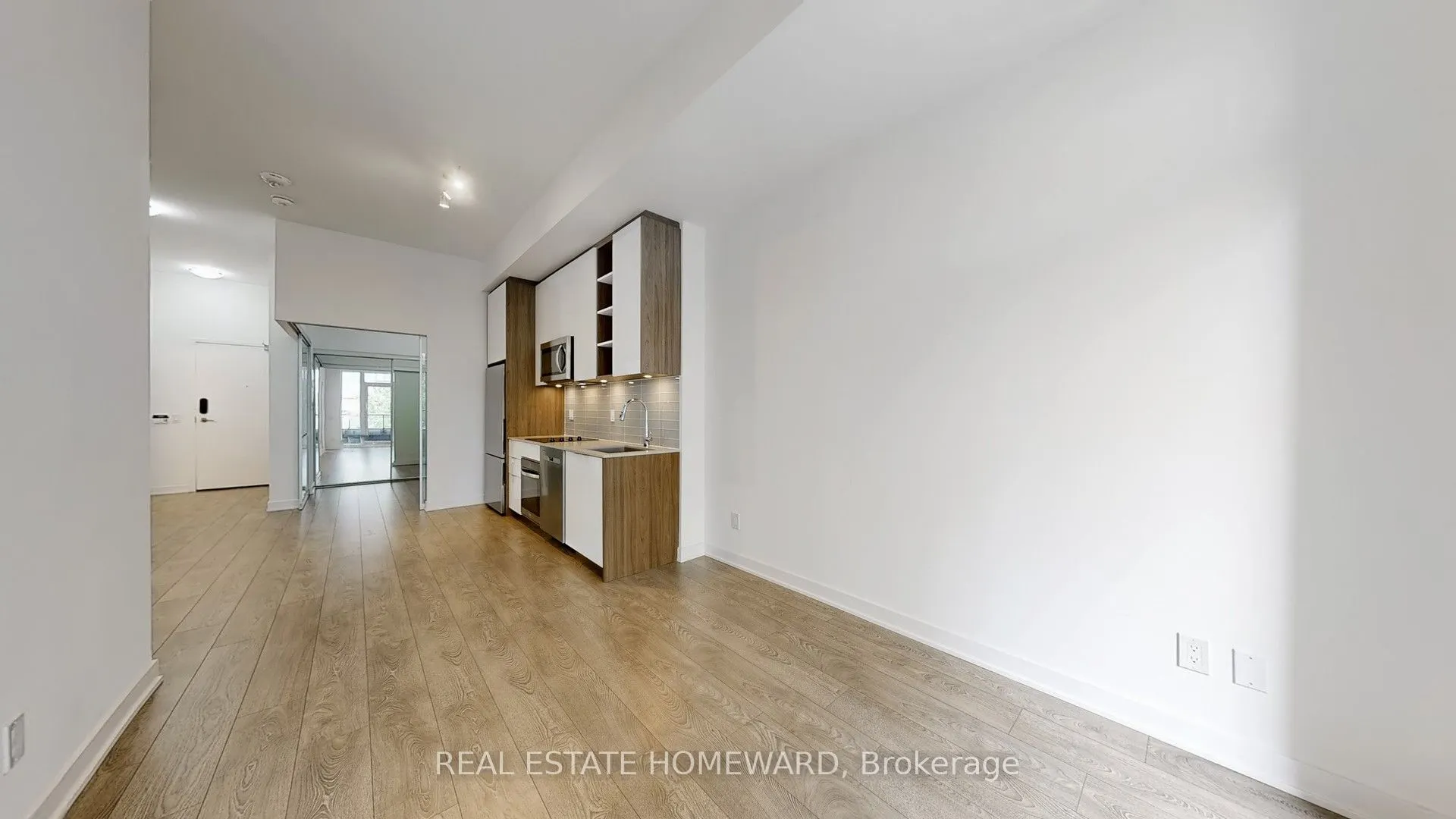 543 Richmond Street W, #208