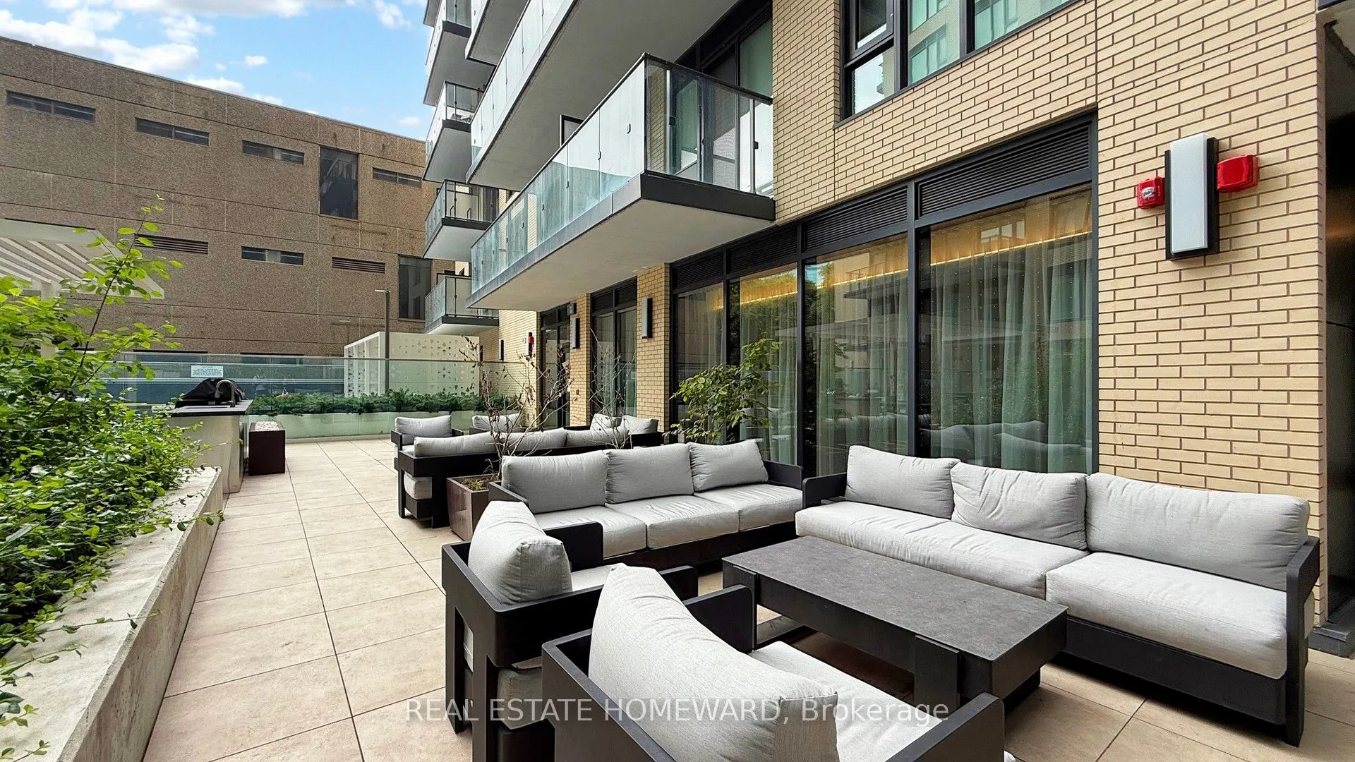 543 Richmond Street W, #208