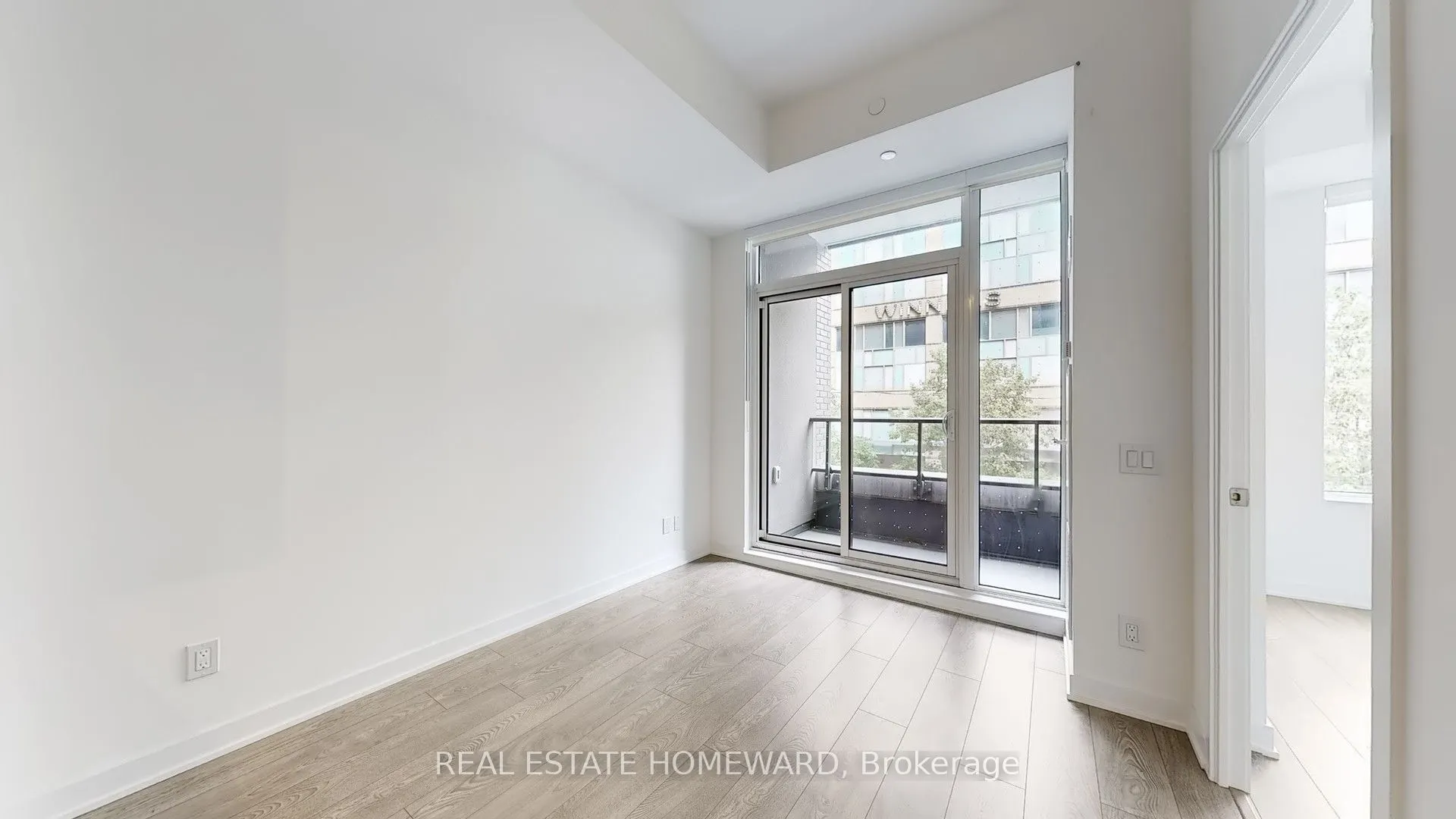 543 Richmond Street W, #208