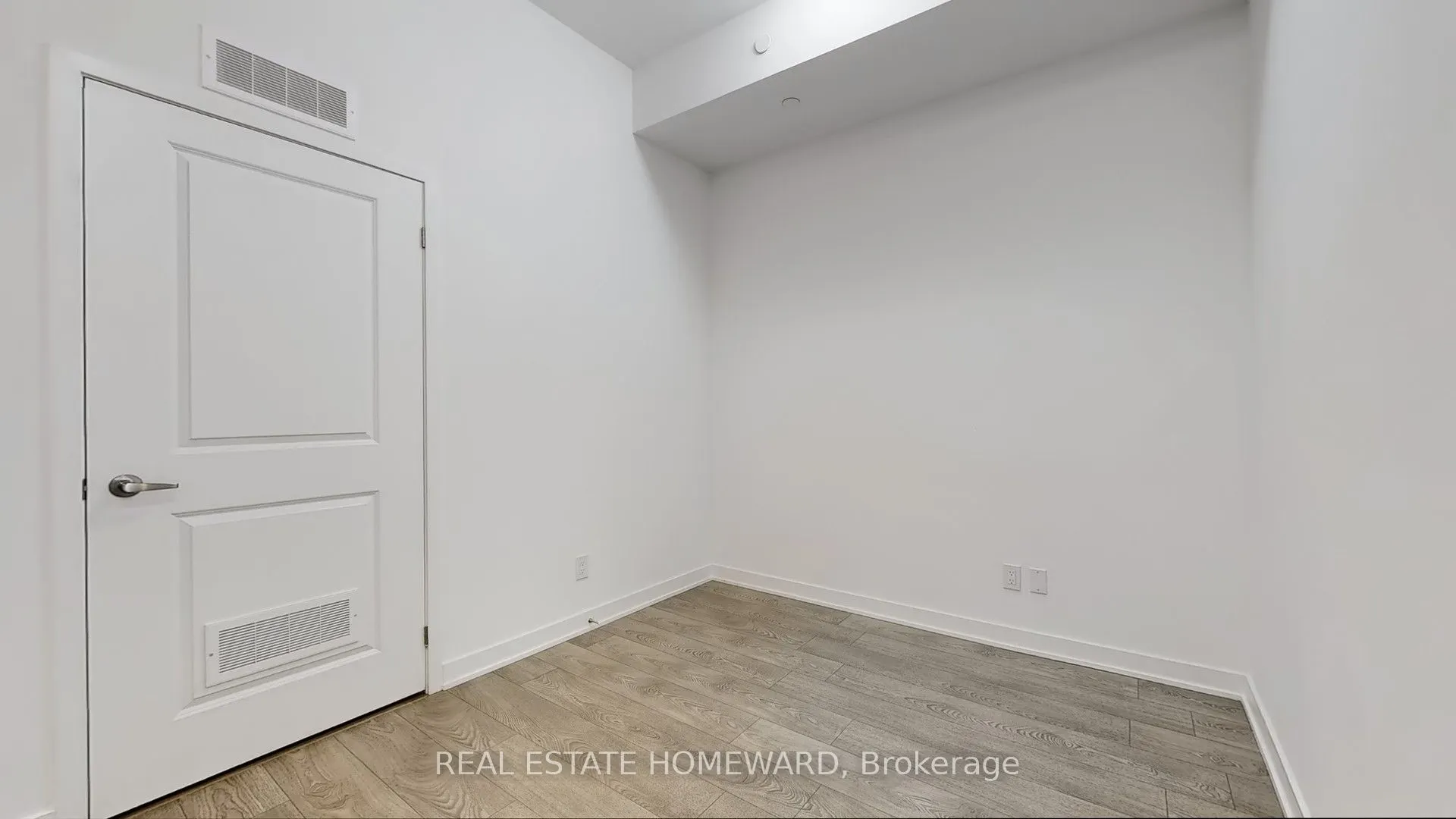 543 Richmond Street W, #208
