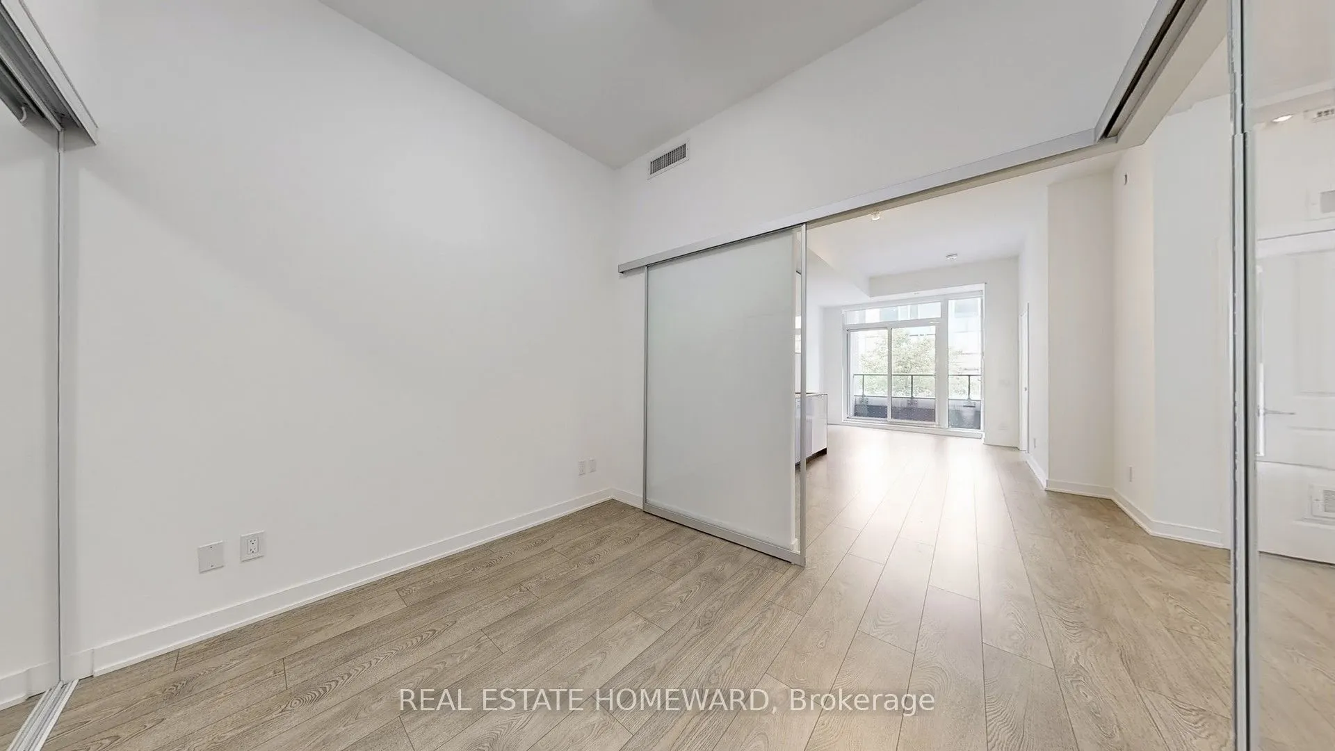 543 Richmond Street W, #208
