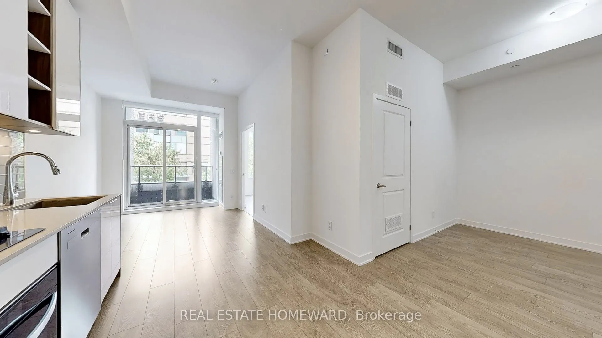 543 Richmond Street W, #208