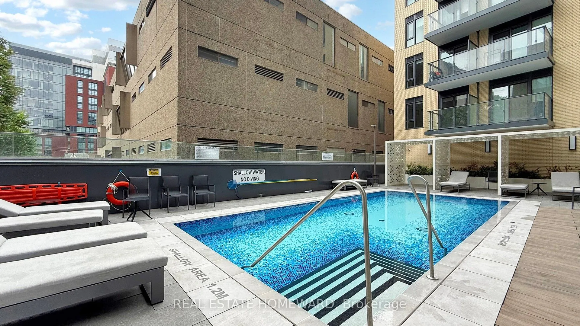 543 Richmond Street W, #208