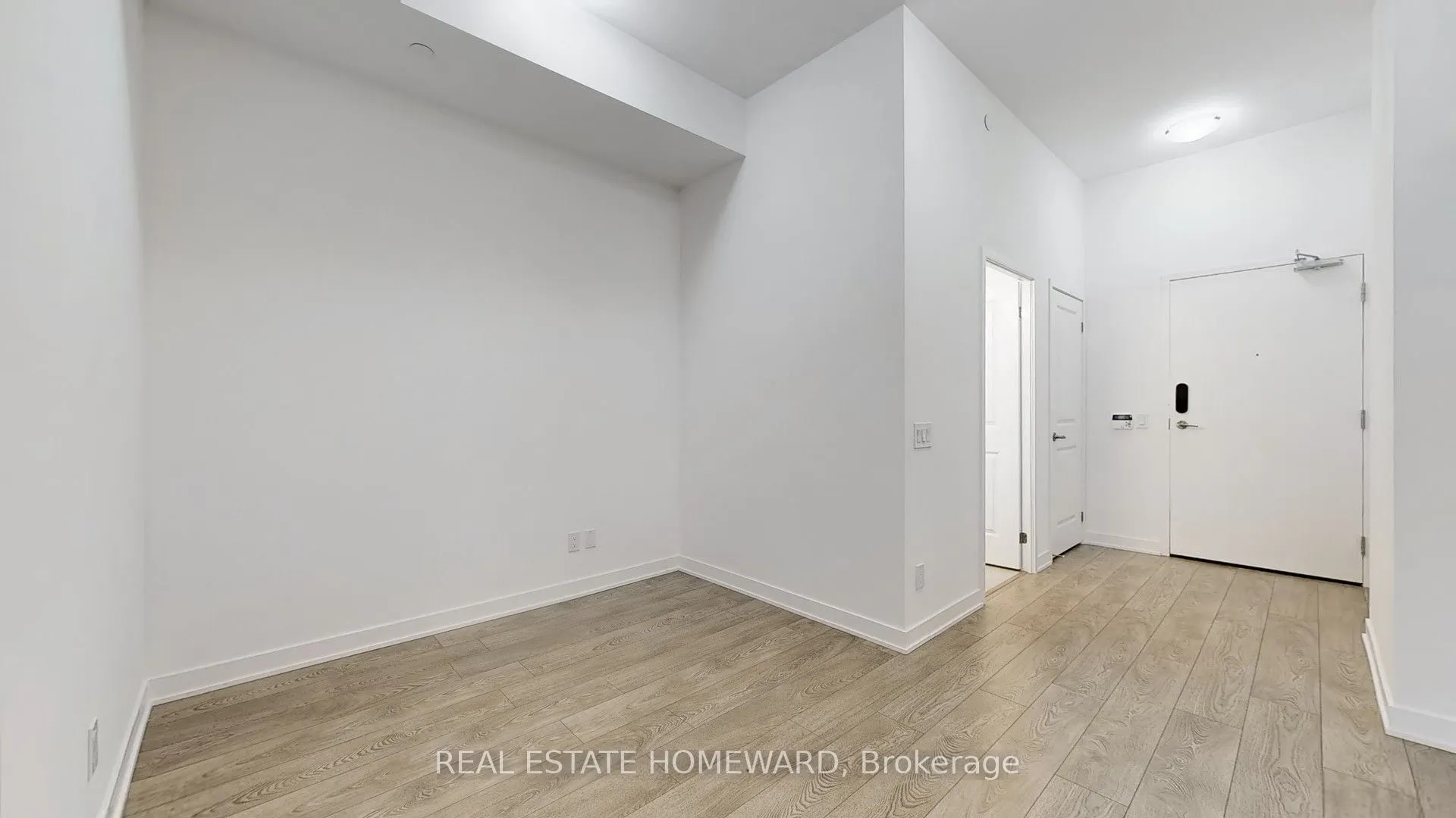 543 Richmond Street W, #208