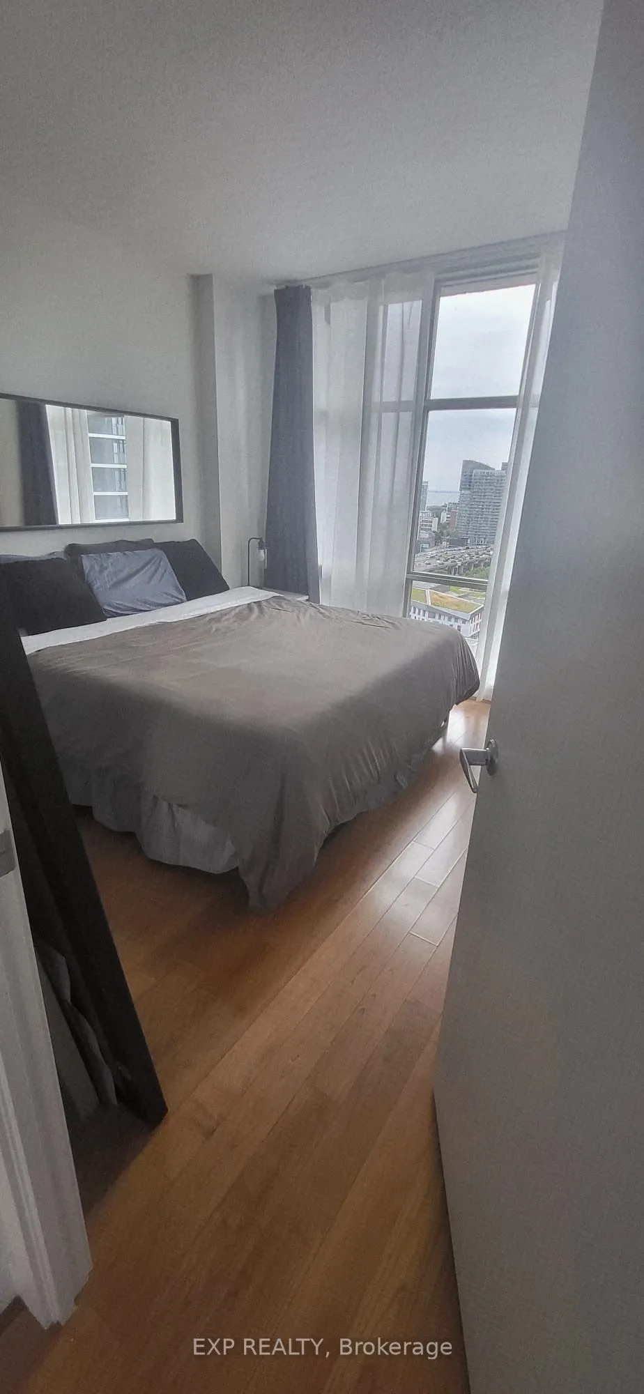 10 Navy Wharf Court, #2305