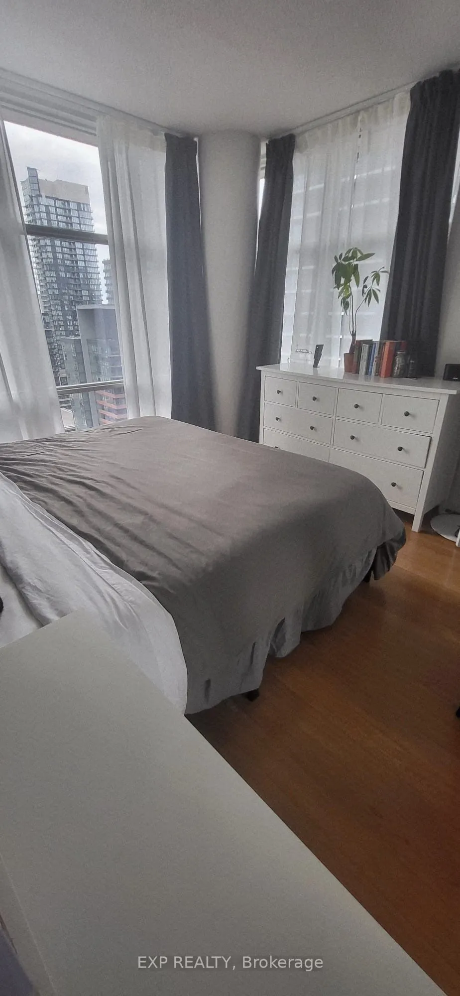 10 Navy Wharf Court, #2305