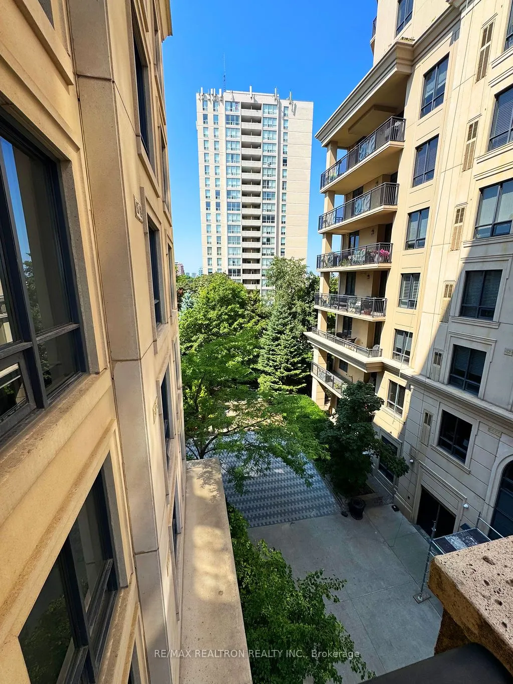 650 Sheppard Avenue E, #428