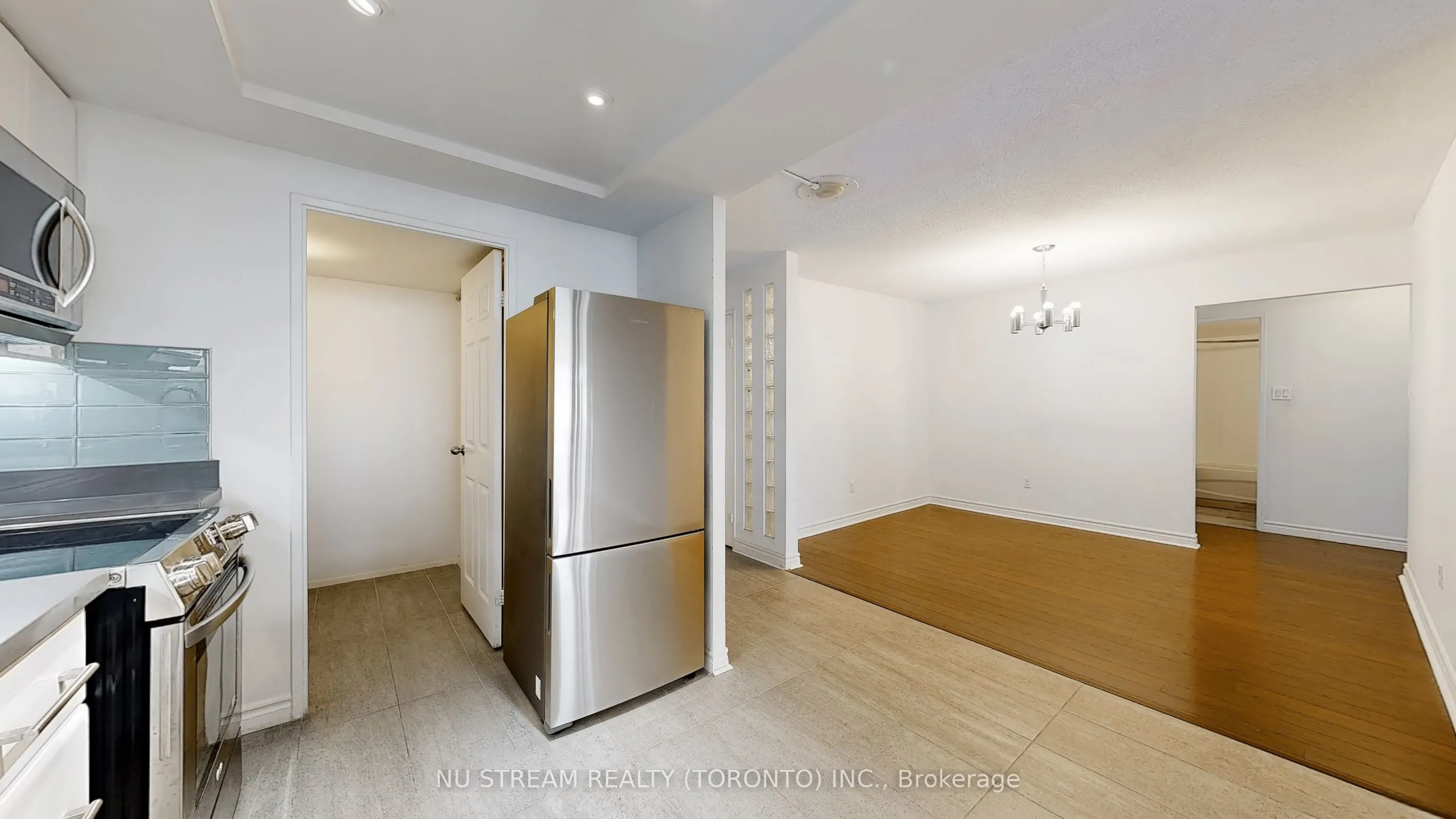 1555 Finch Avenue E, #2406