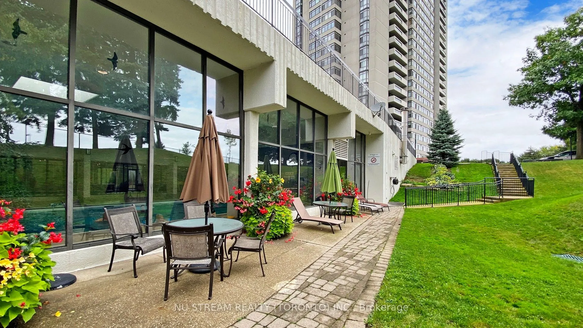 1555 Finch Avenue E, #2406