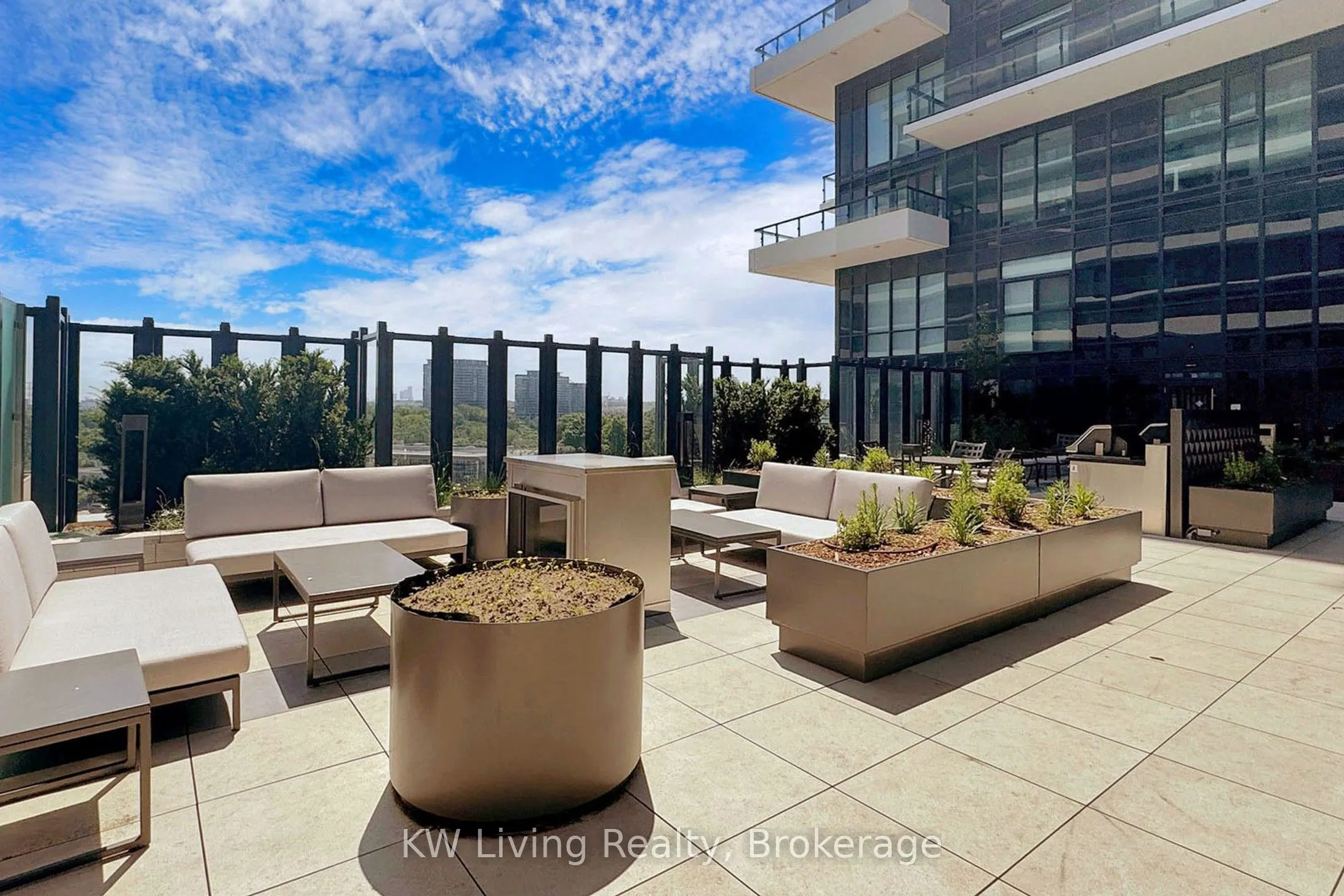 30 Inn on the Park Drive, #1608