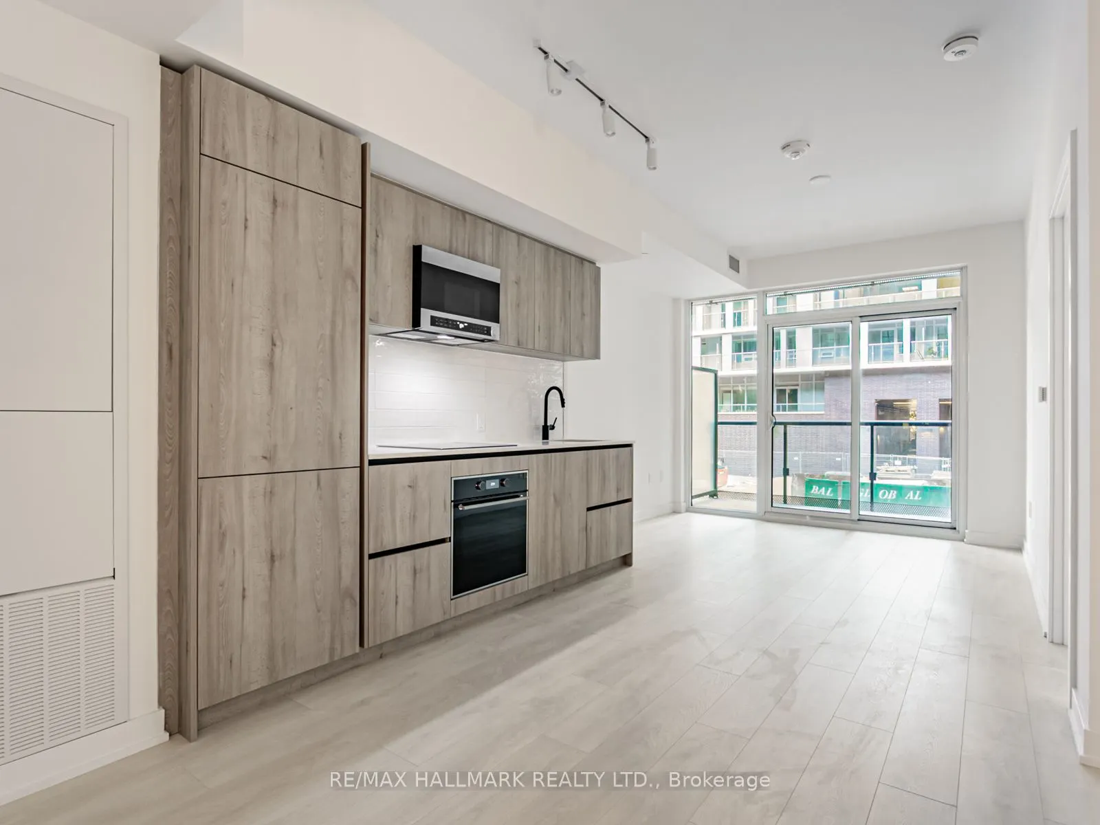 117 Broadway Avenue, #209N
