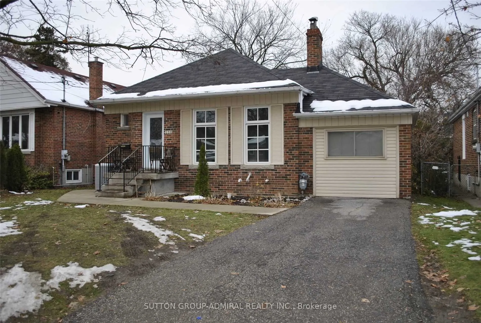 138 Poyntz Avenue
