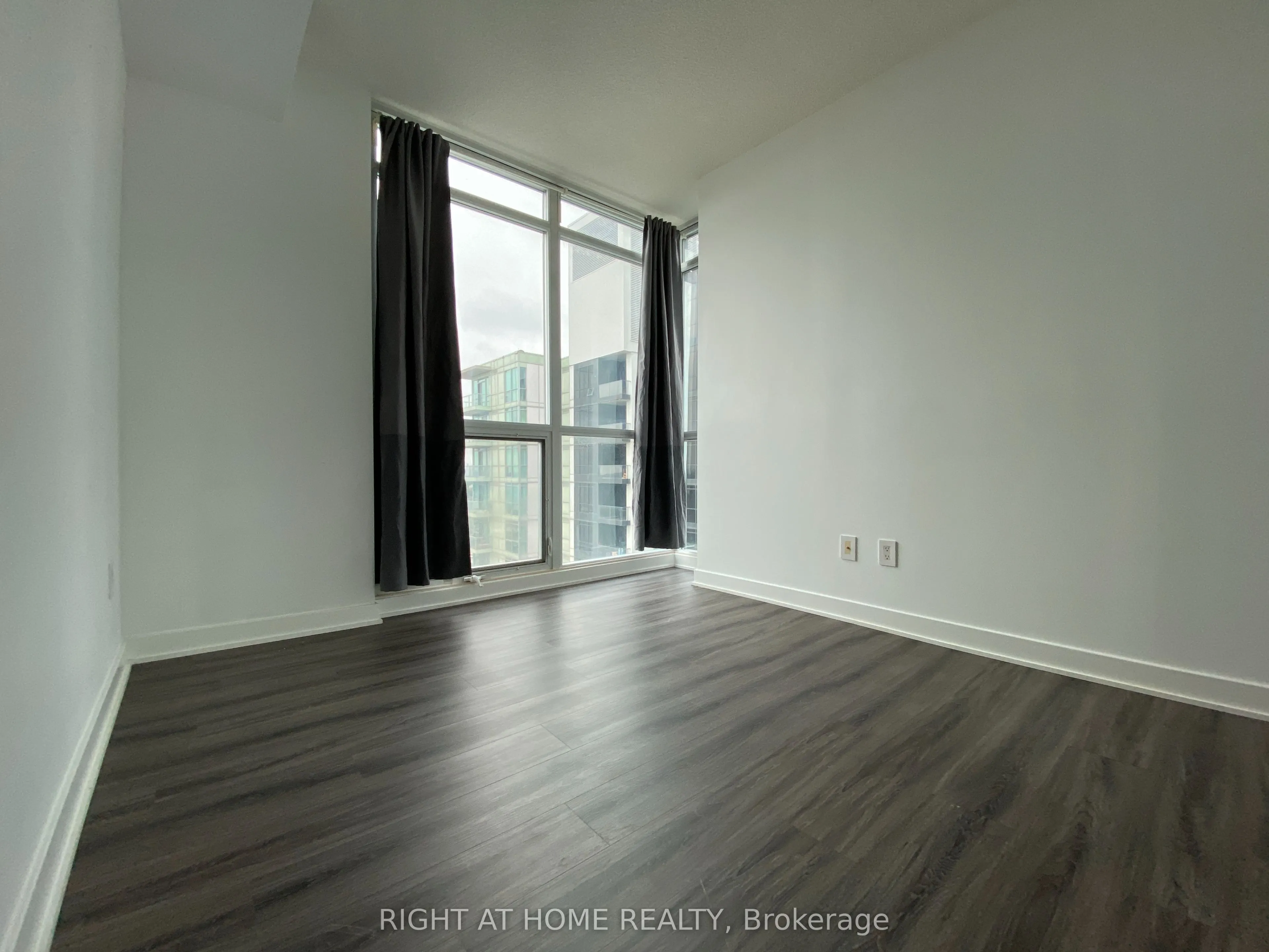 33 Singer Court, #3011