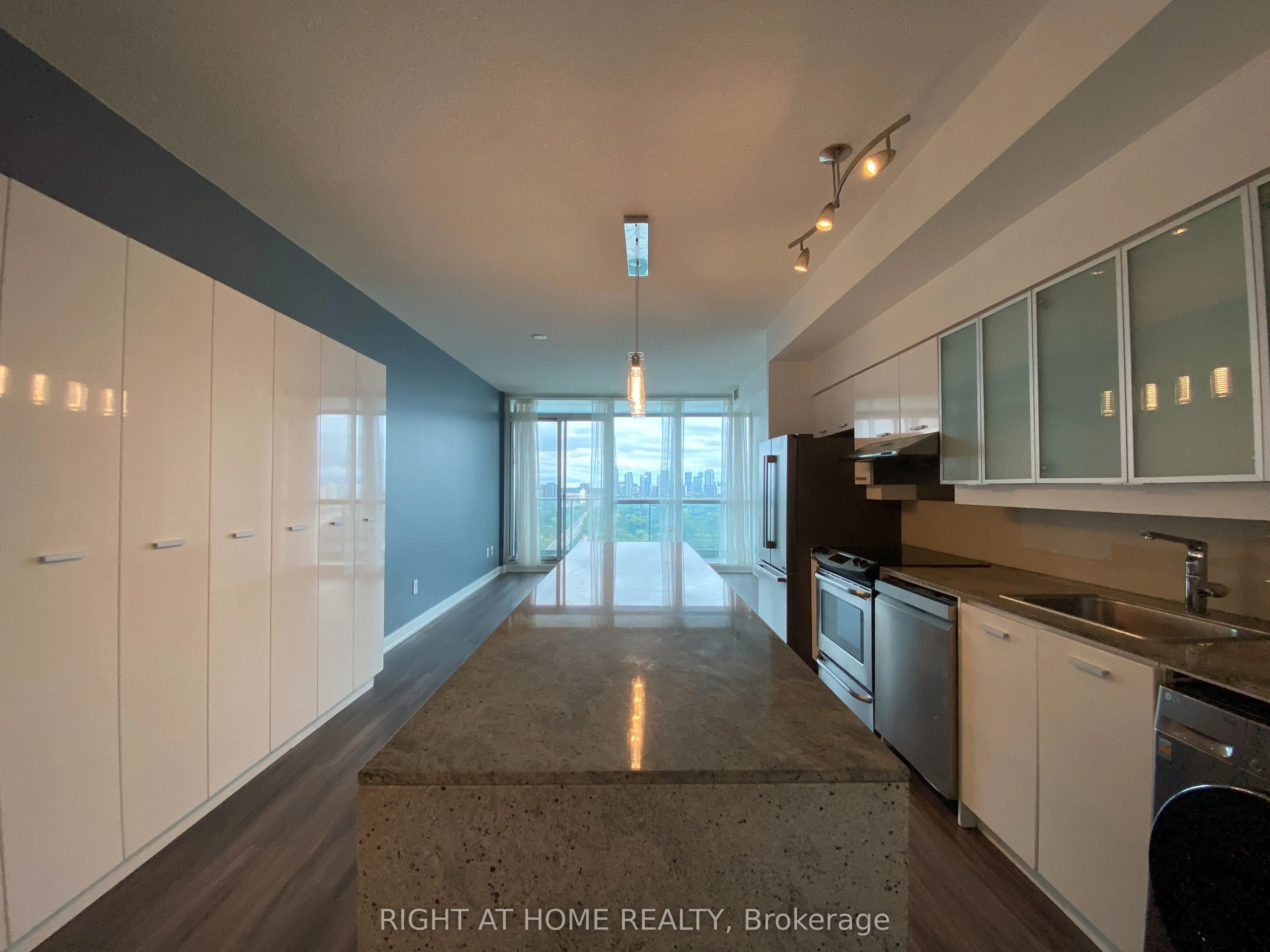33 Singer Court, #3011
