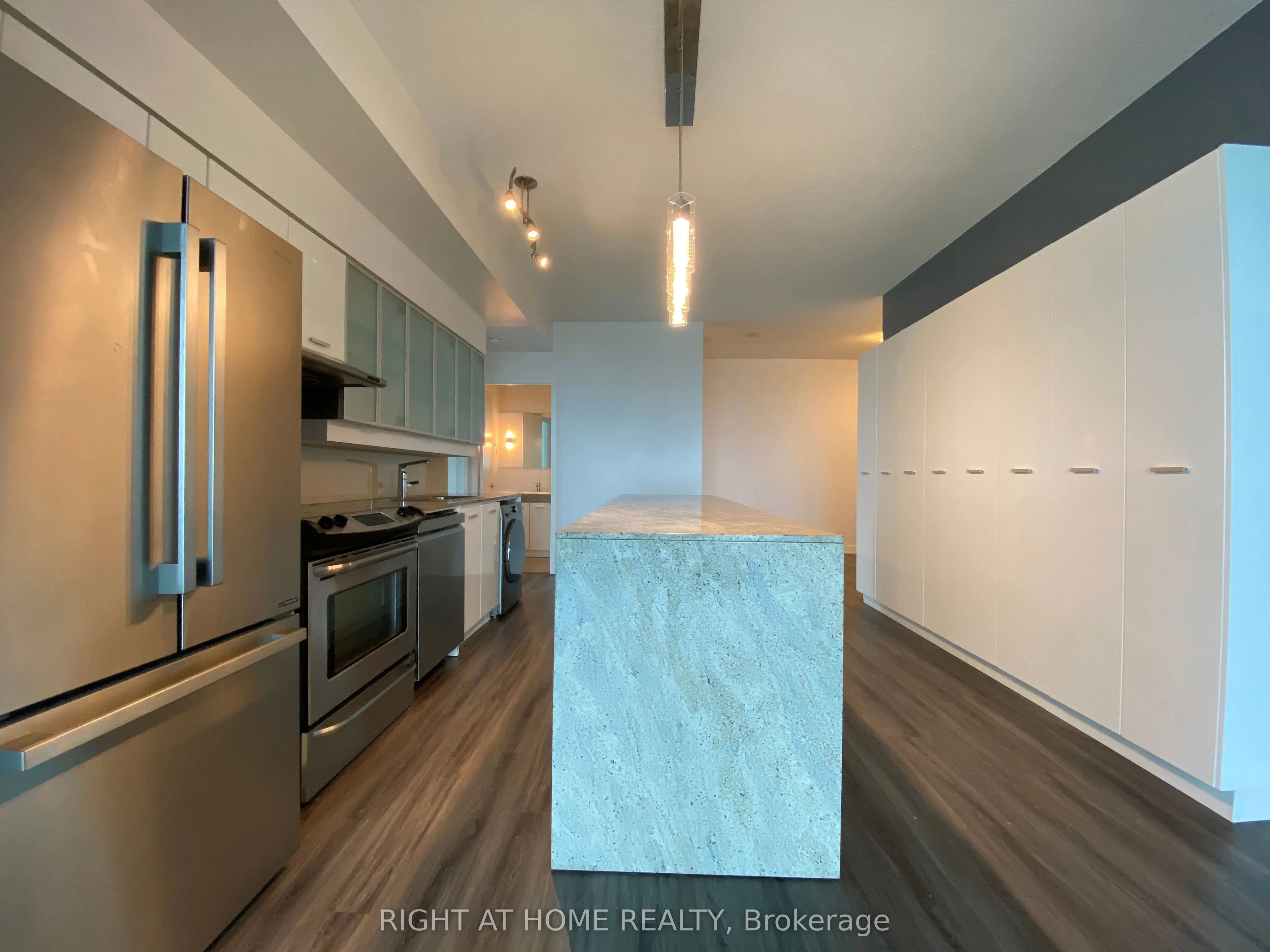 33 Singer Court, #3011