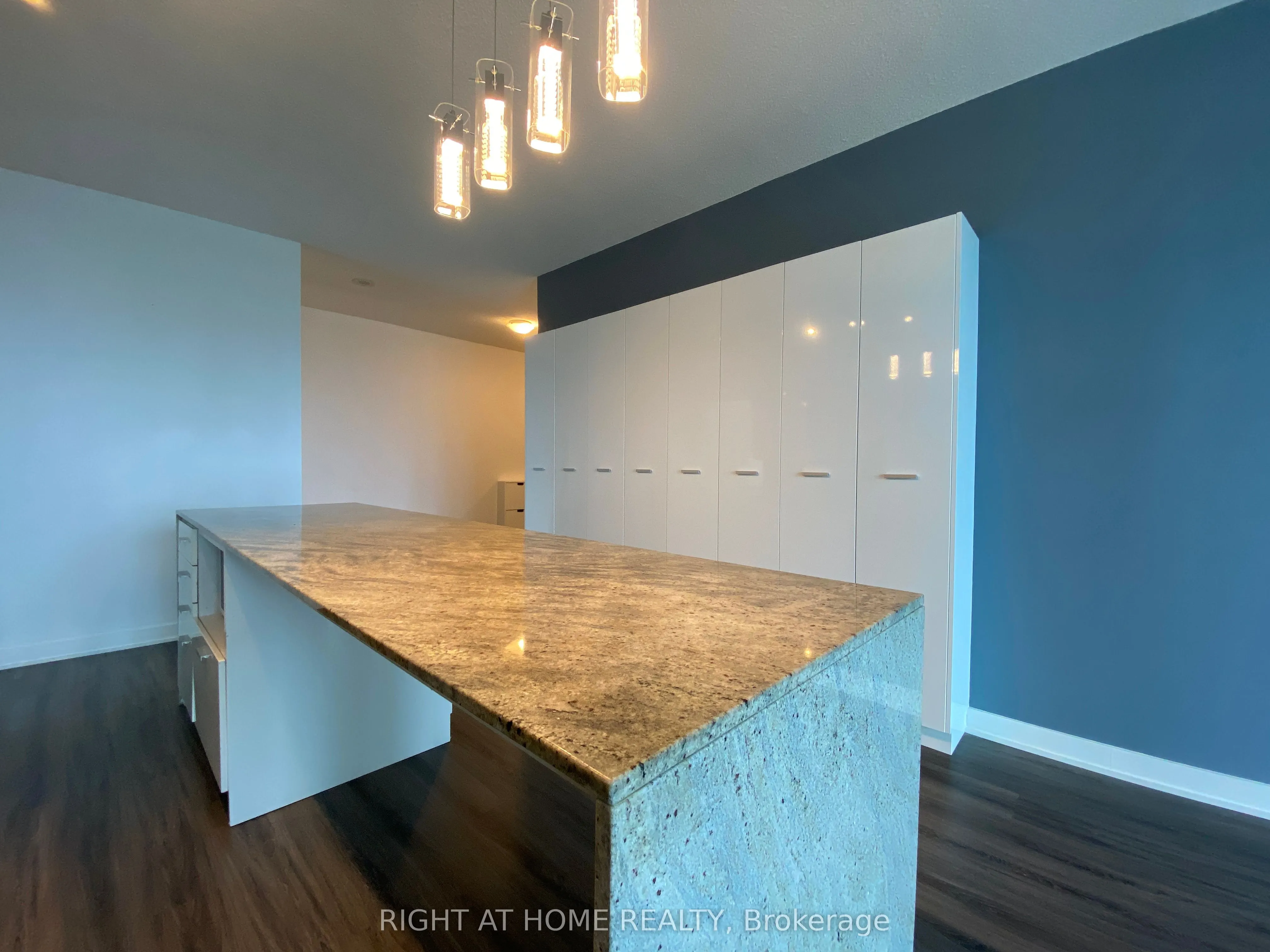 33 Singer Court, #3011
