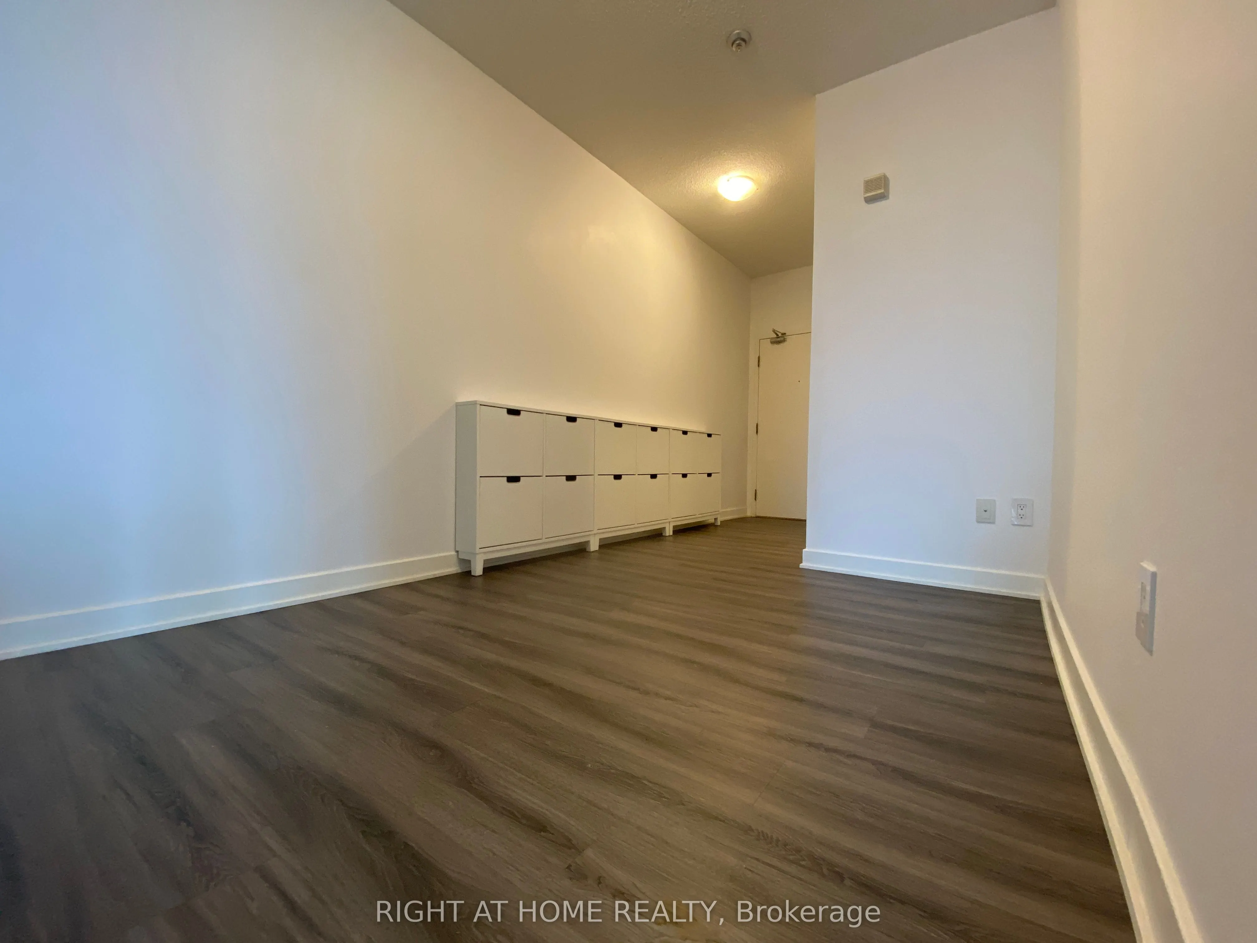 33 Singer Court, #3011
