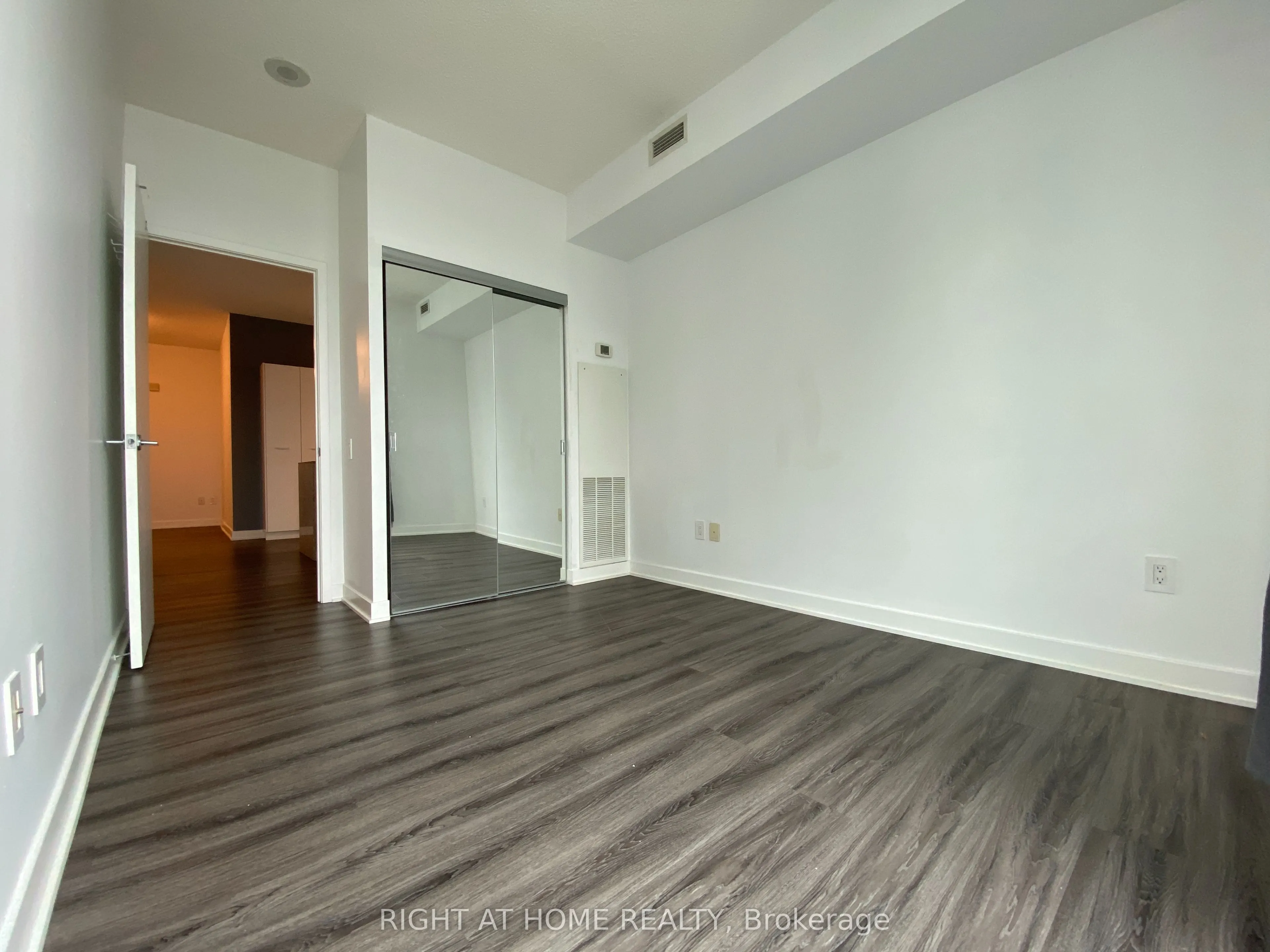 33 Singer Court, #3011