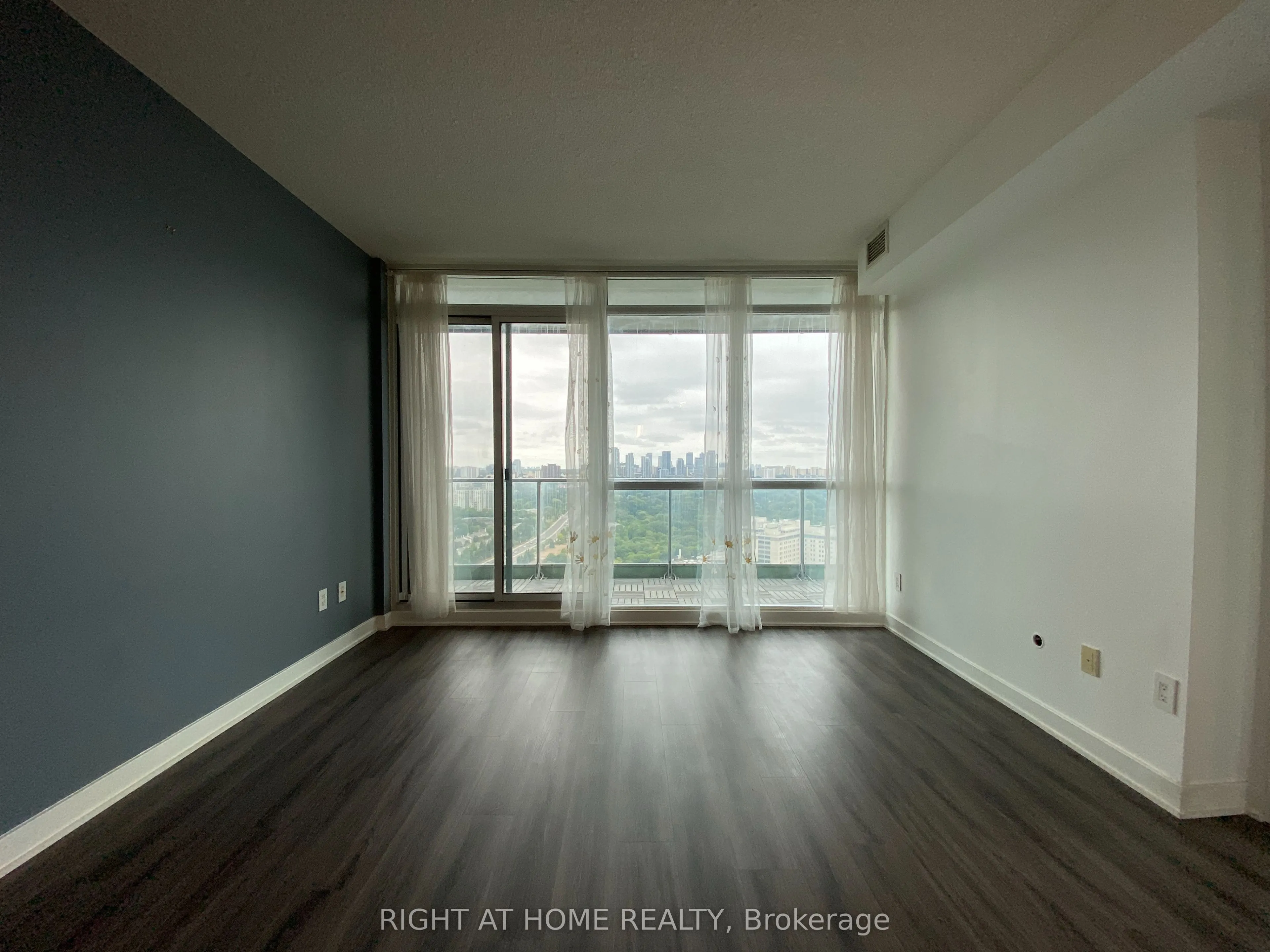 33 Singer Court, #3011