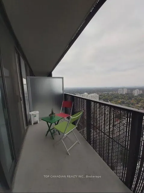 8 Eglinton Avenue E, #3302