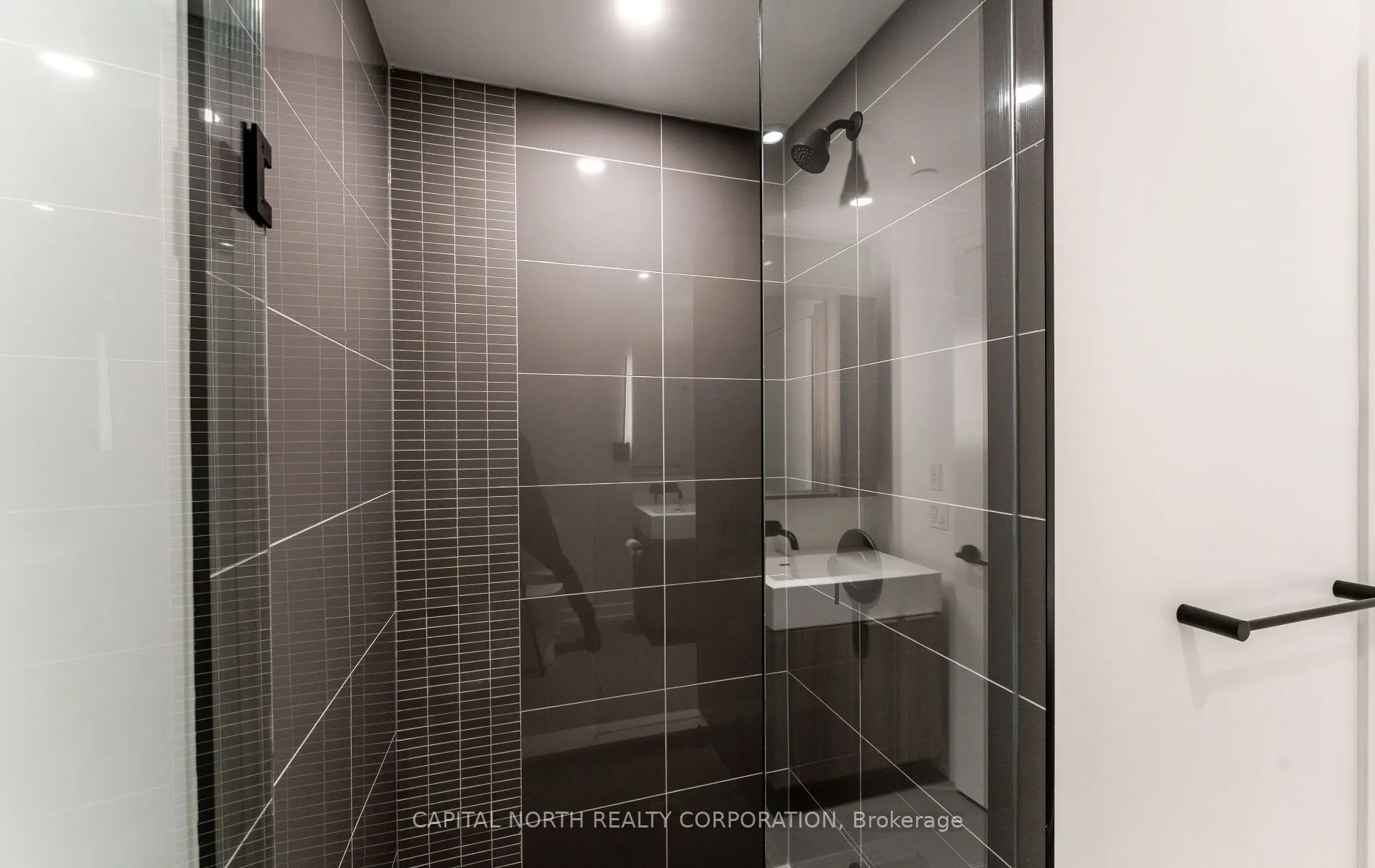 117 Broadway Avenue, #419