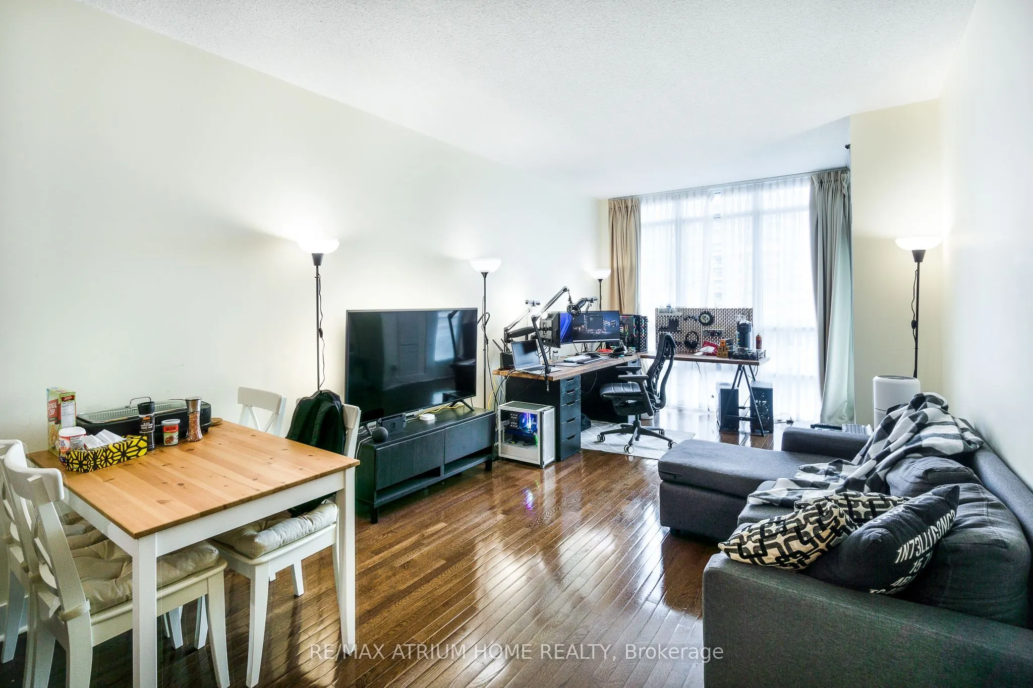 26 Norton Avenue, #410