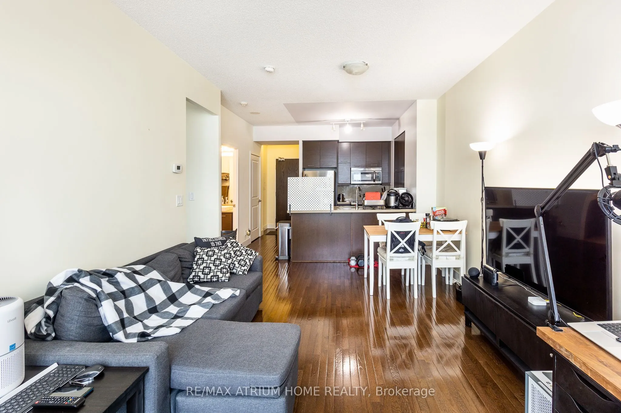 26 Norton Avenue, #410