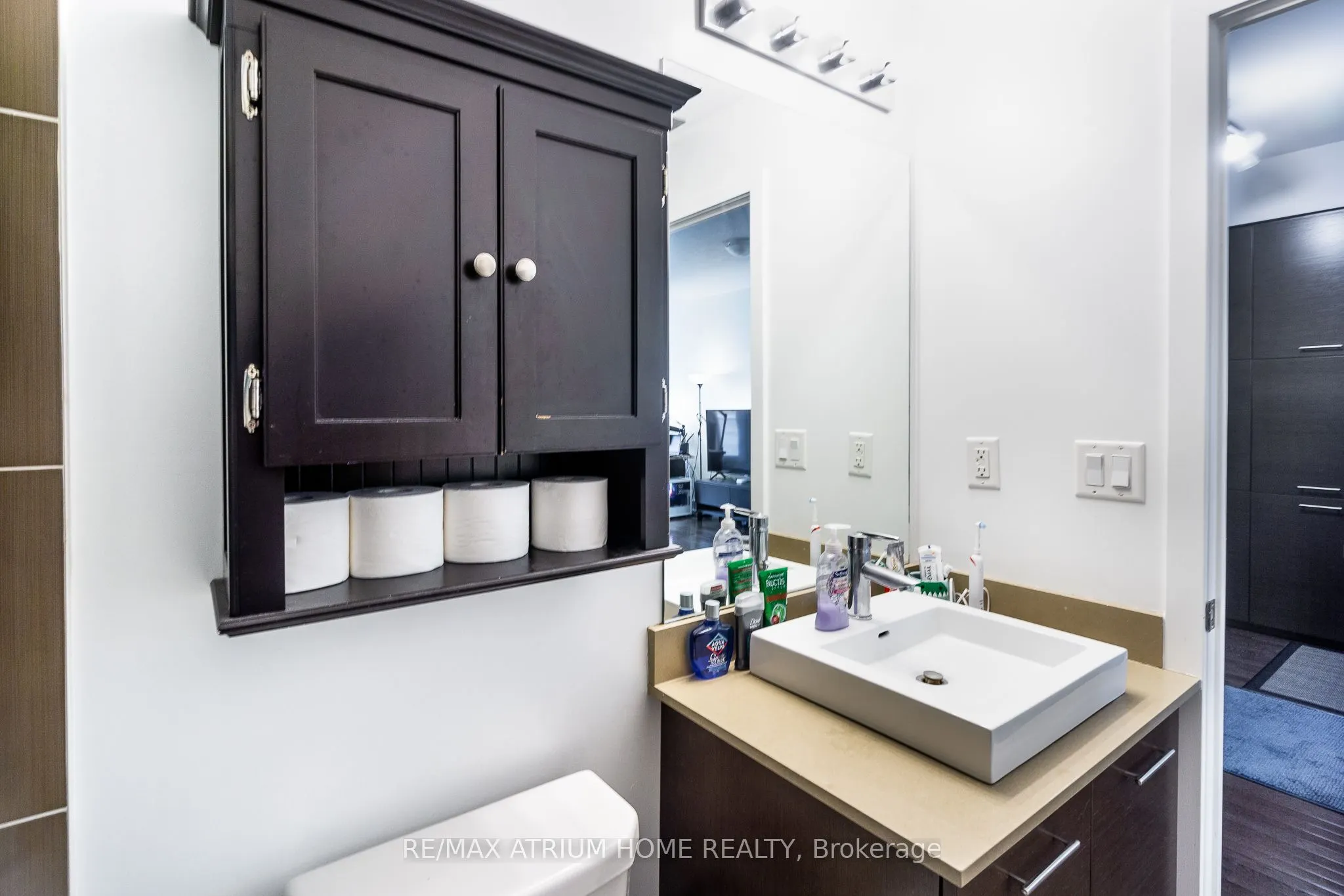 26 Norton Avenue, #410