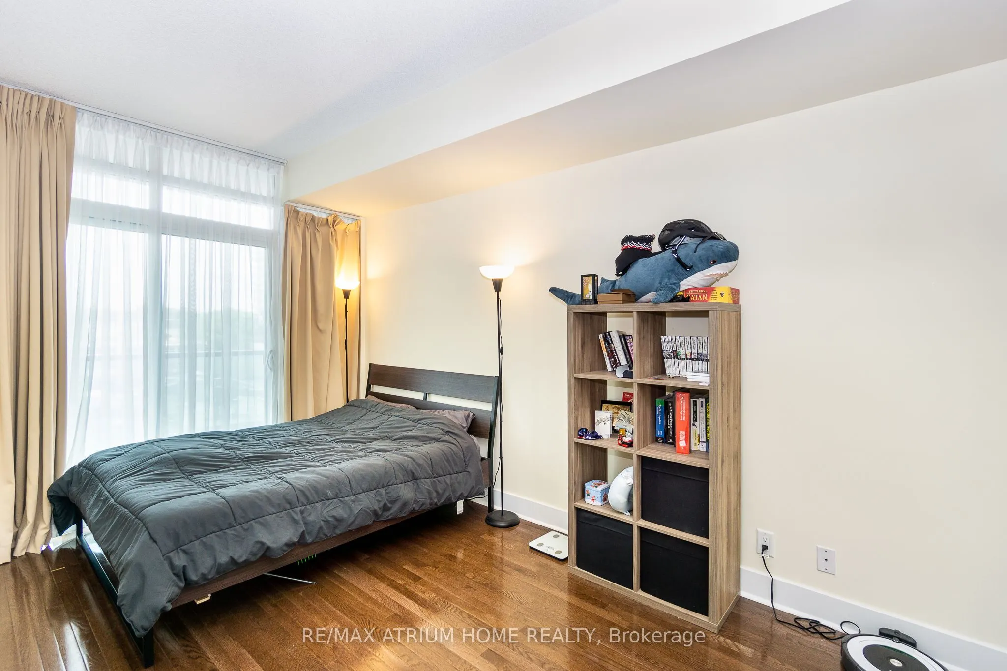 26 Norton Avenue, #410