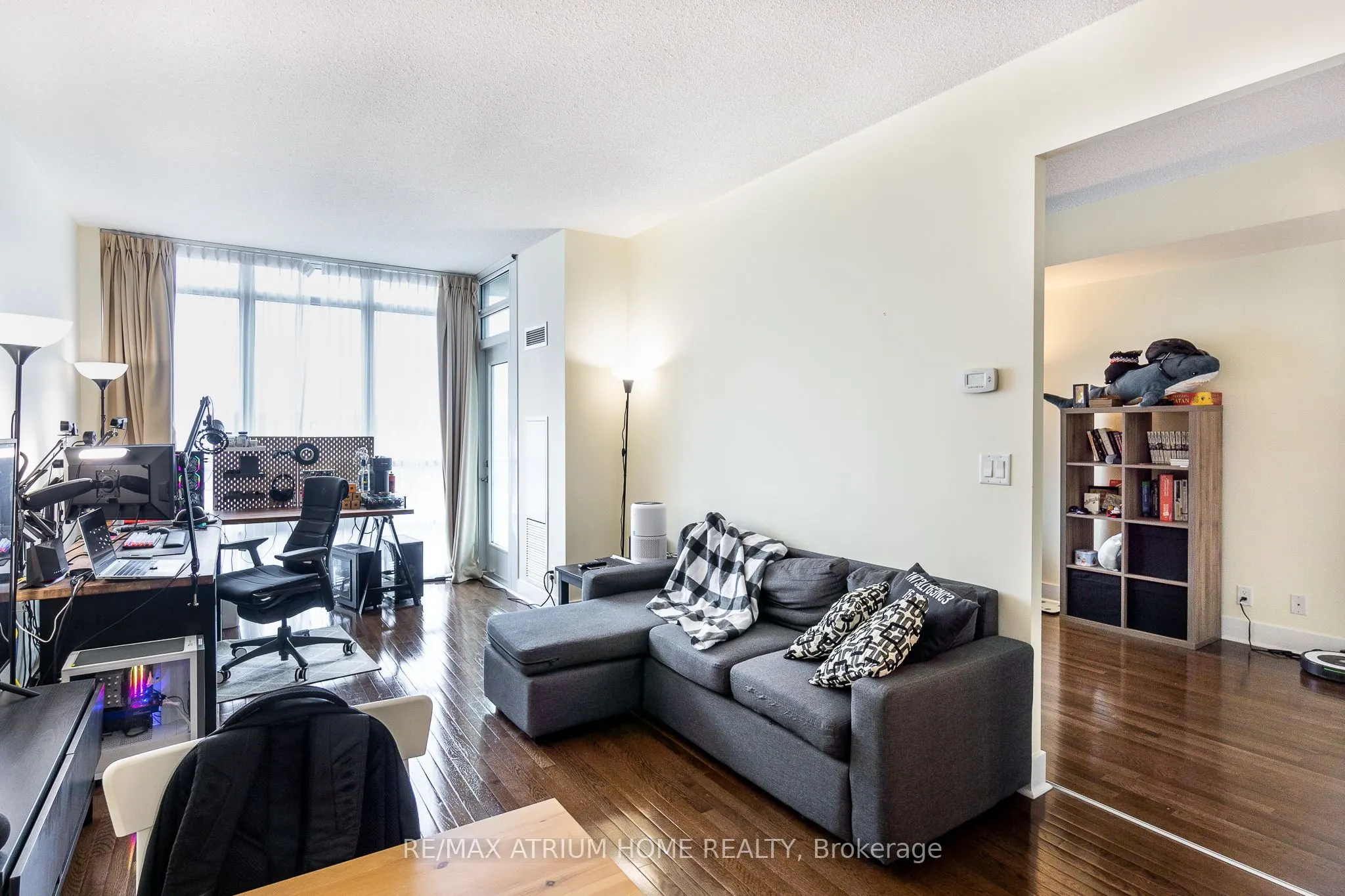 26 Norton Avenue, #410