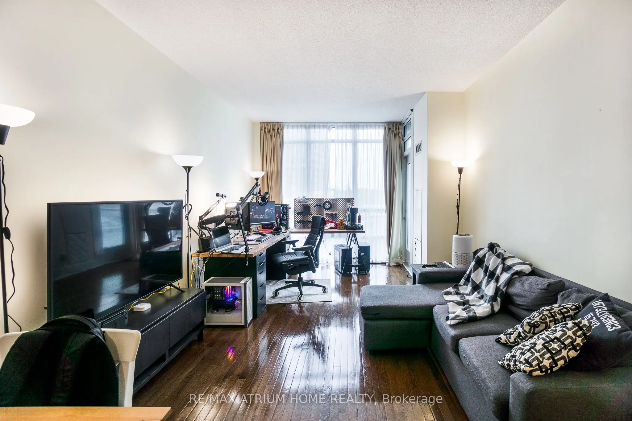26 Norton Avenue, #410