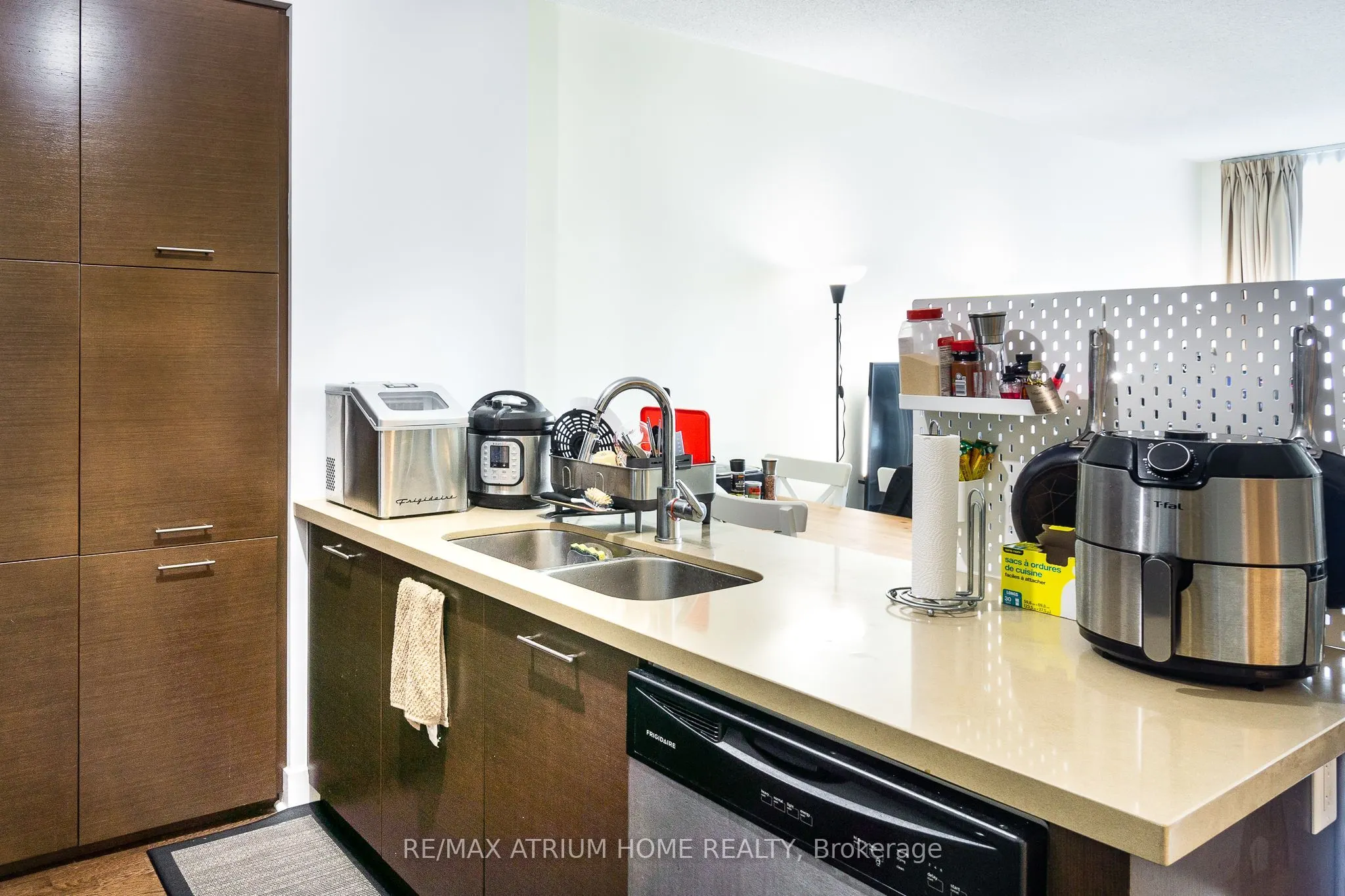 26 Norton Avenue, #410