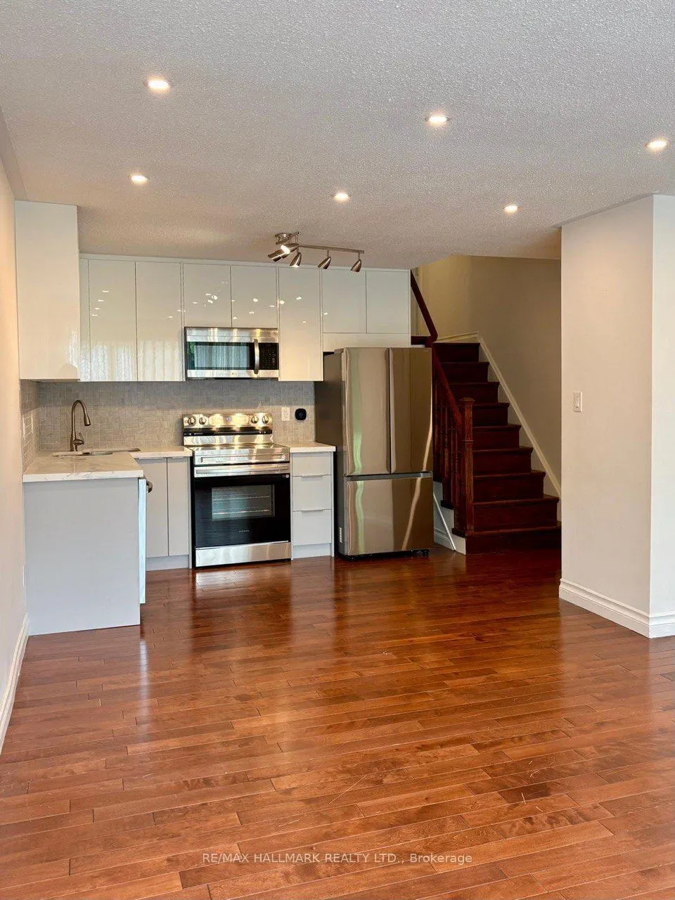 33 Angus Drive, #Main