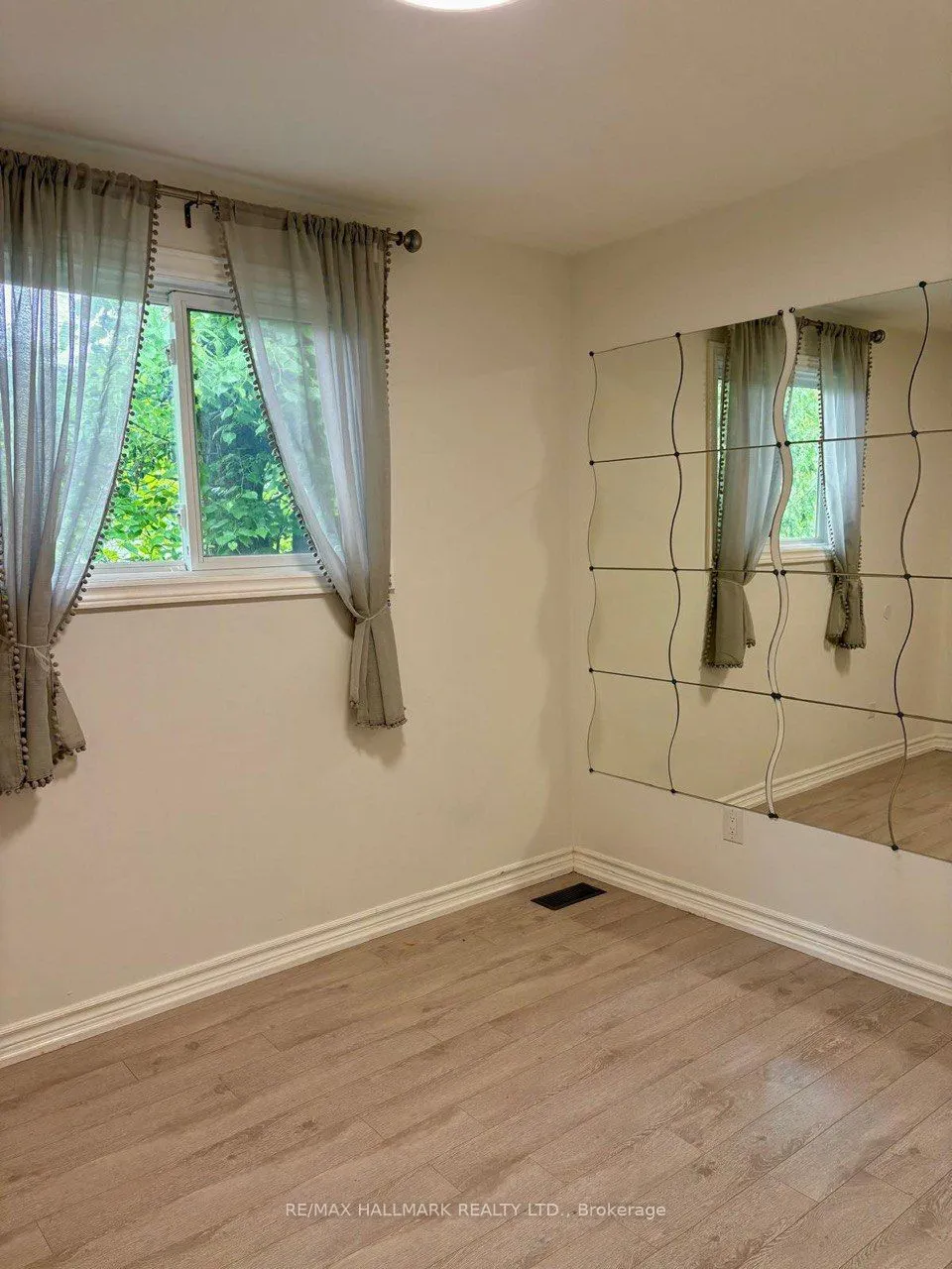 33 Angus Drive, #Main