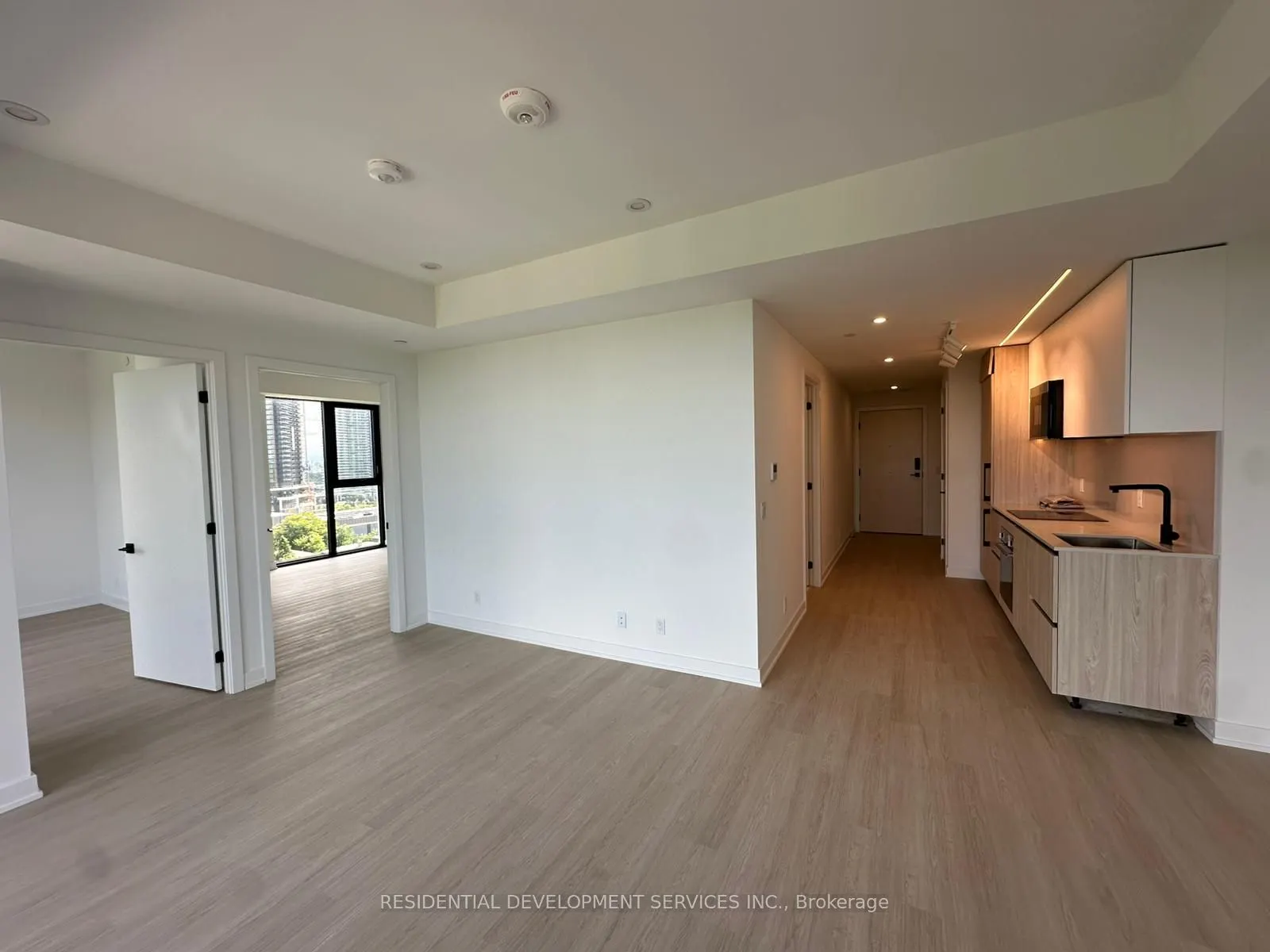 699 Sheppard Avenue E, #915