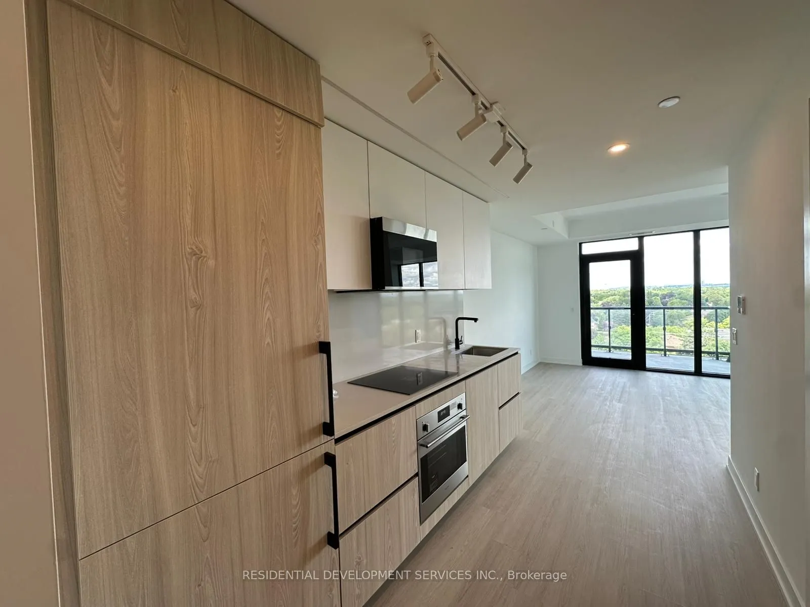 699 Sheppard Avenue E, #915