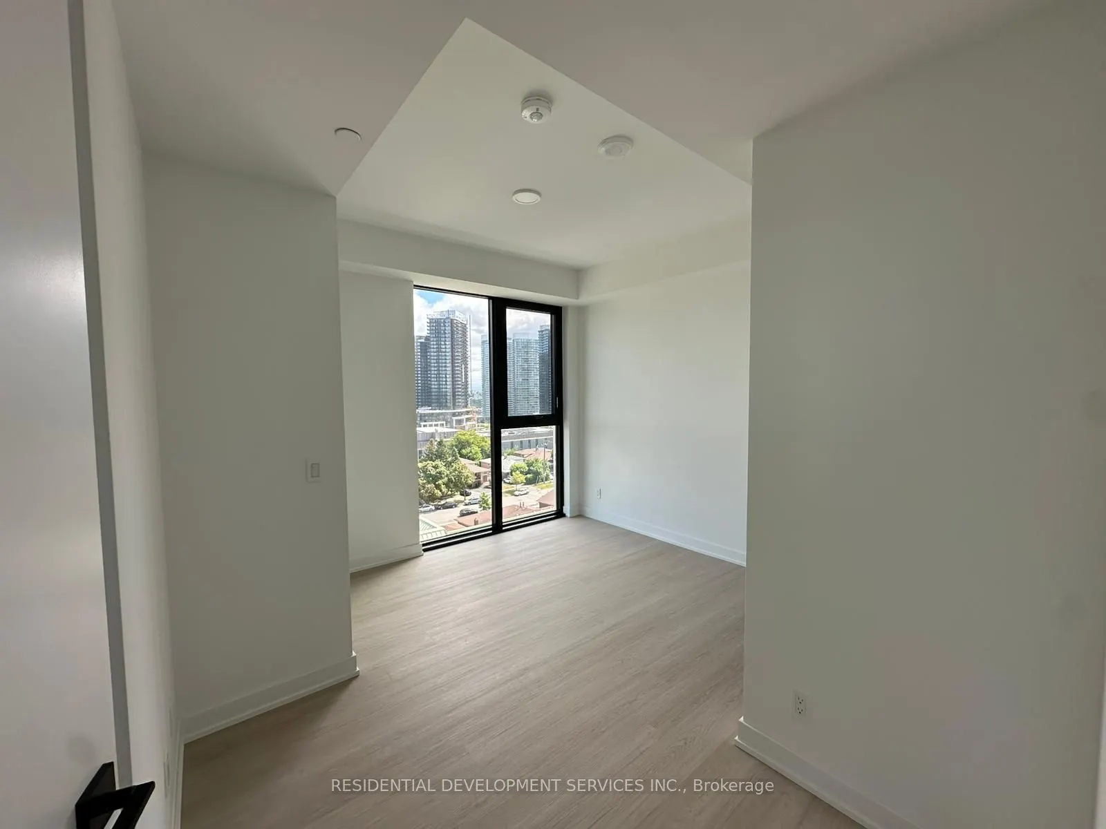 699 Sheppard Avenue E, #915