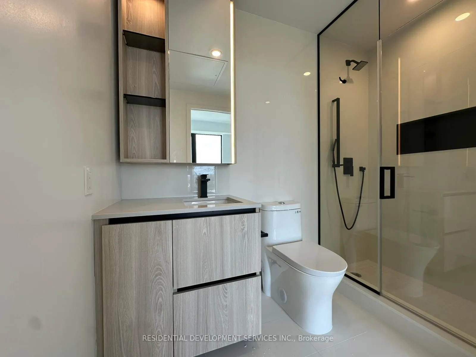 699 Sheppard Avenue E, #915