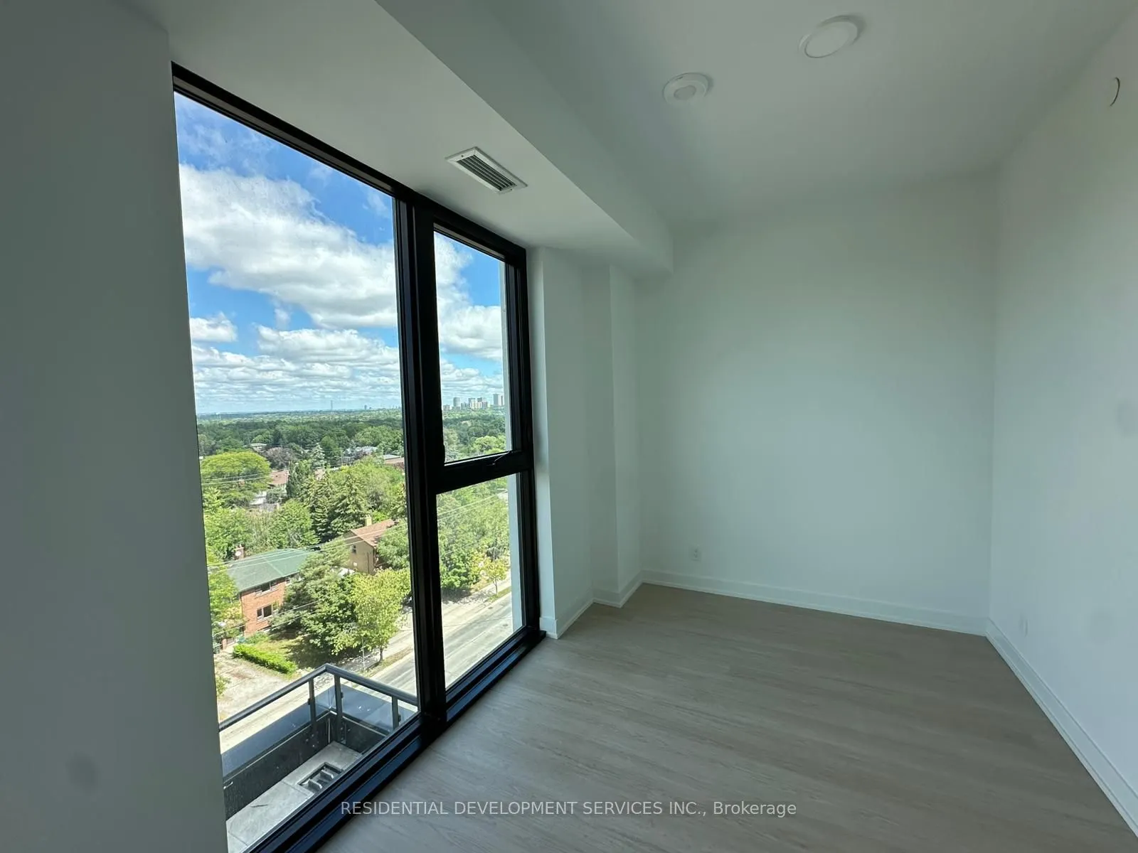 699 Sheppard Avenue E, #915