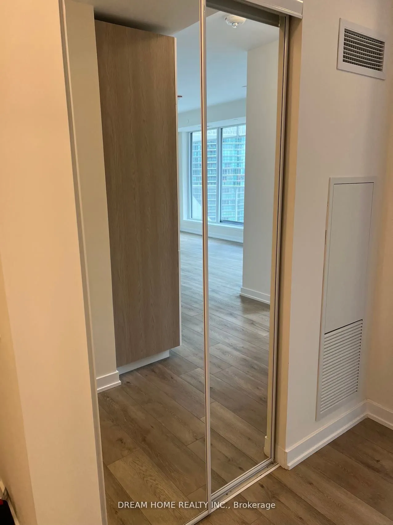 28 Freeland Street, #1304