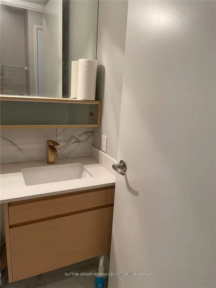85 Bloor Street E, #610