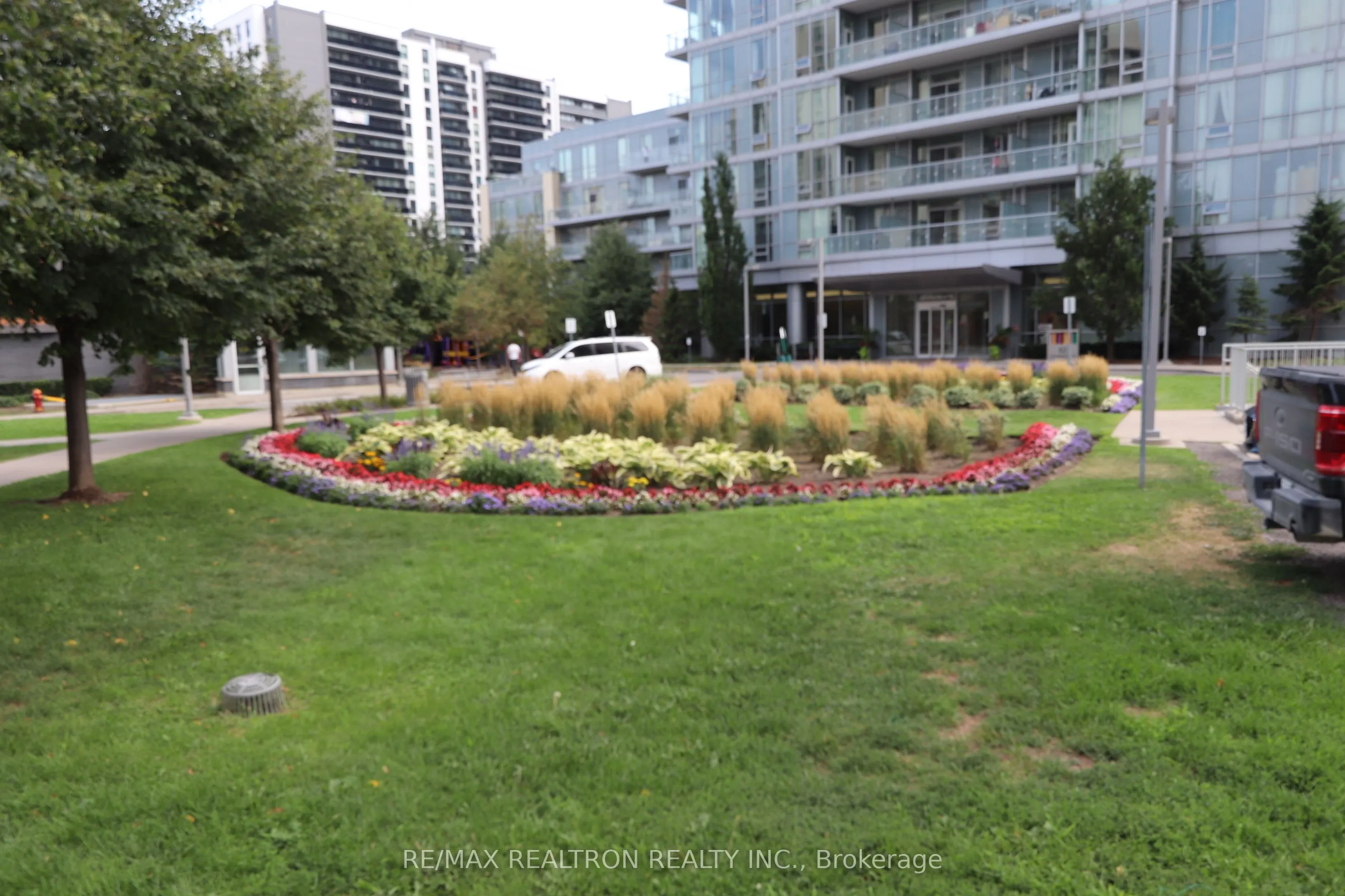 66 Forest Manor Road, #2601